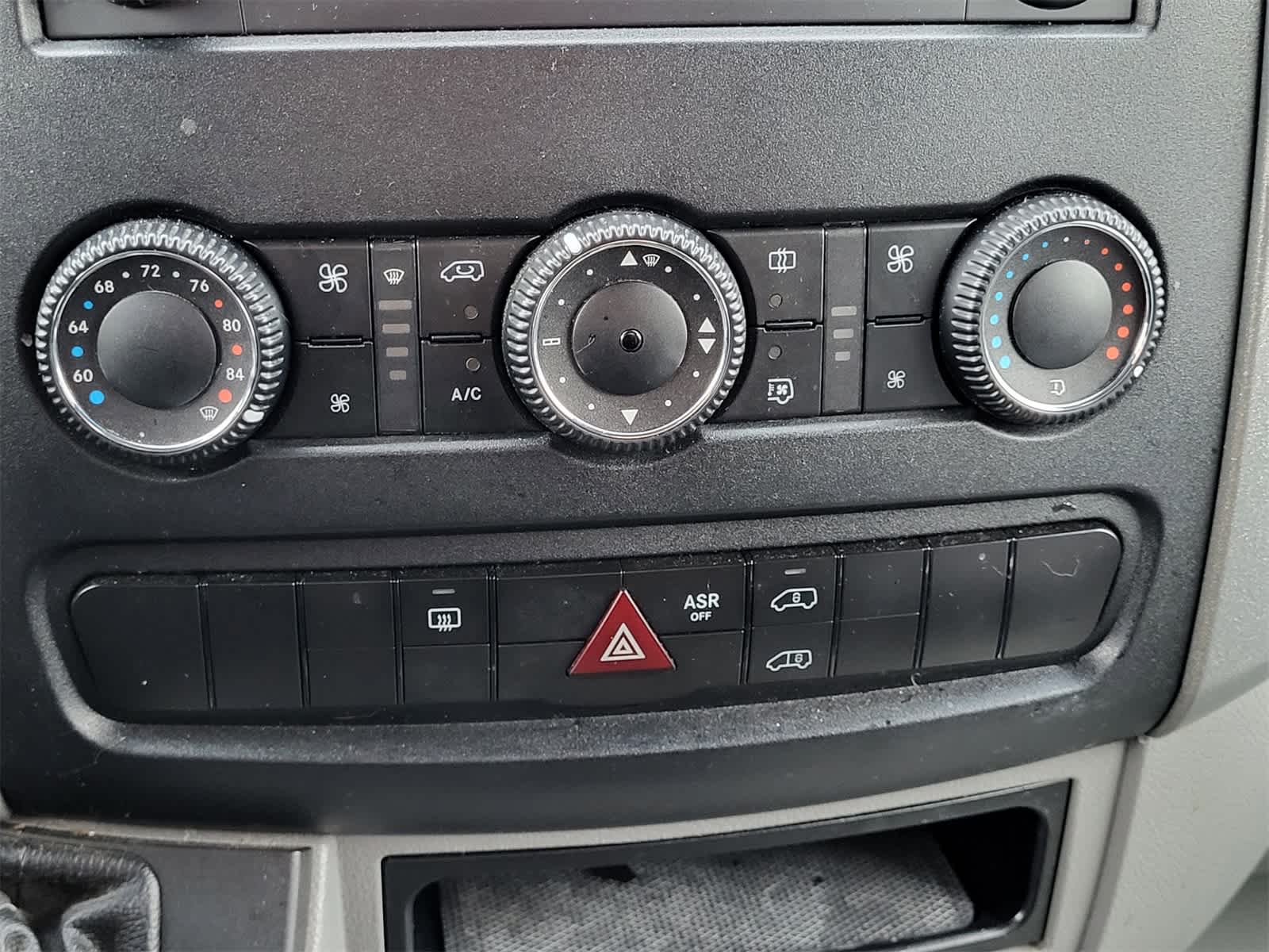 Thumbnail: 2015 Mercedes-Benz Sprinter - 23