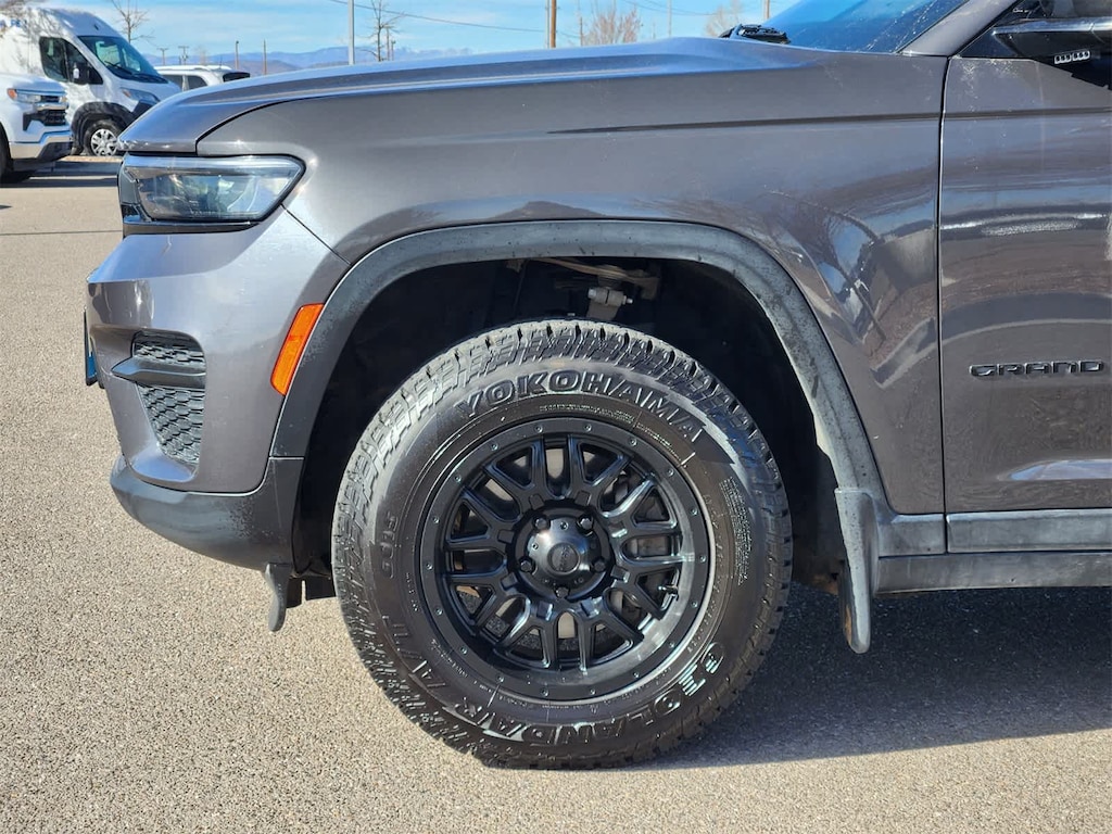 Used 2023 Jeep Grand Cherokee Laredo SUV