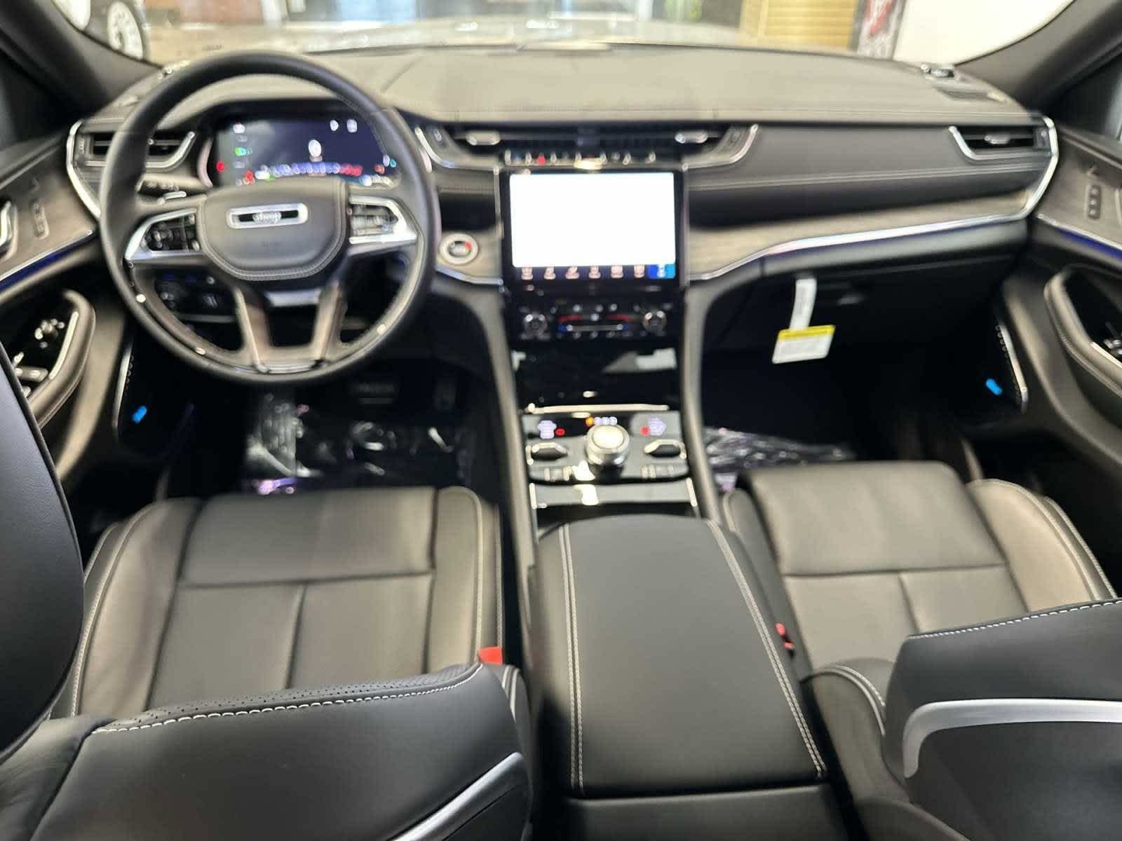Thumbnail: 2024 Jeep Grand Cherokee - 19