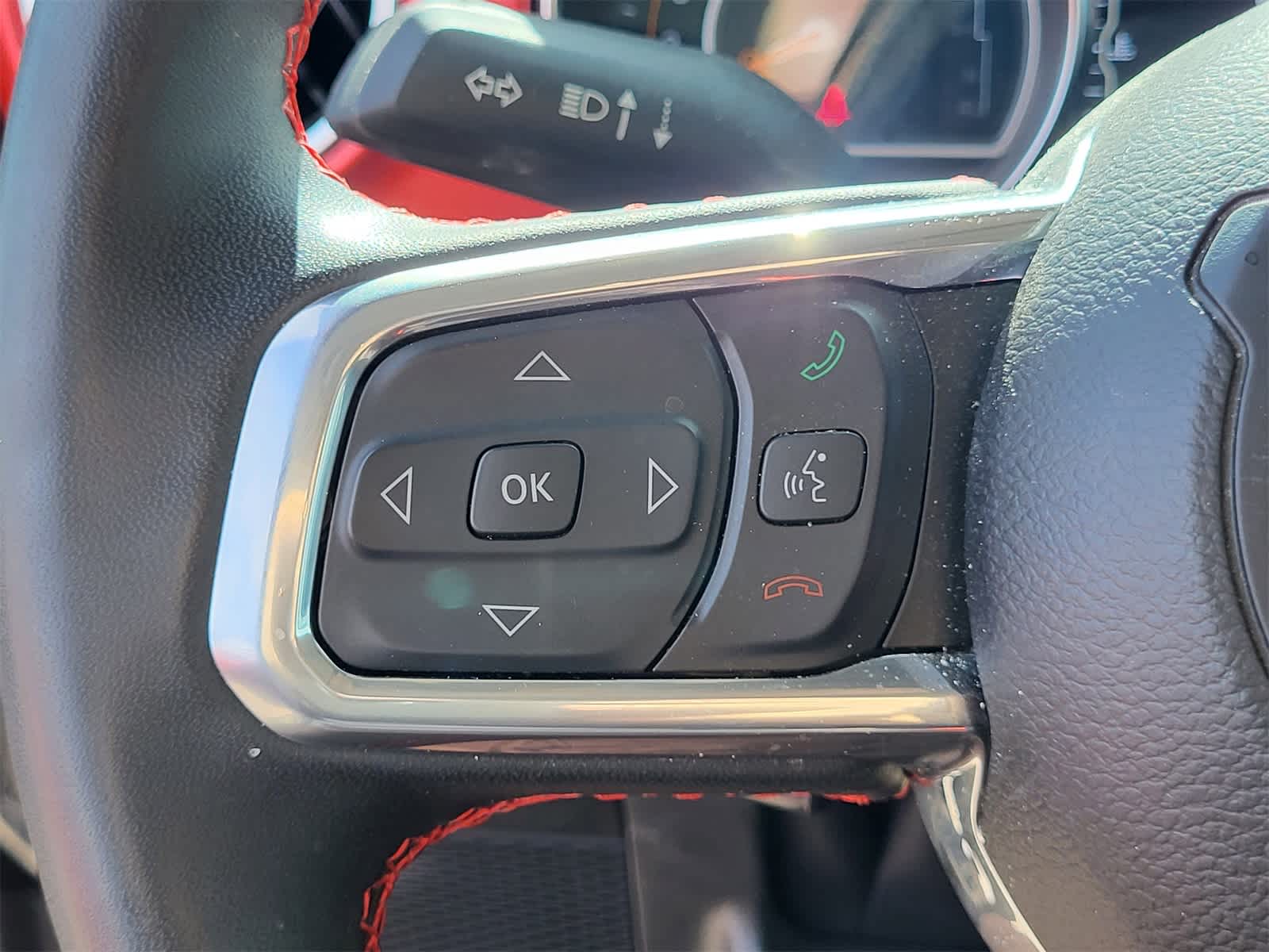 Thumbnail: 2023 Jeep Gladiator - 17