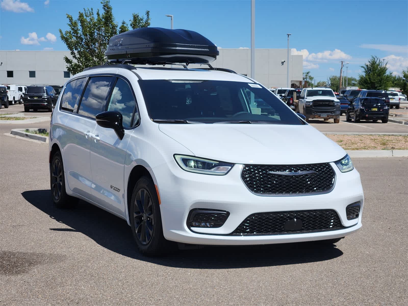 Thumbnail: 2025 Chrysler Pacifica - 3