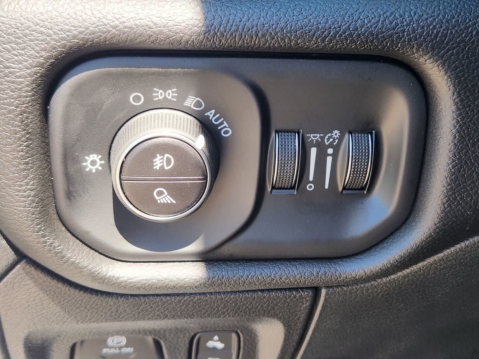 Thumbnail: 2026 RAM 1500 - 18