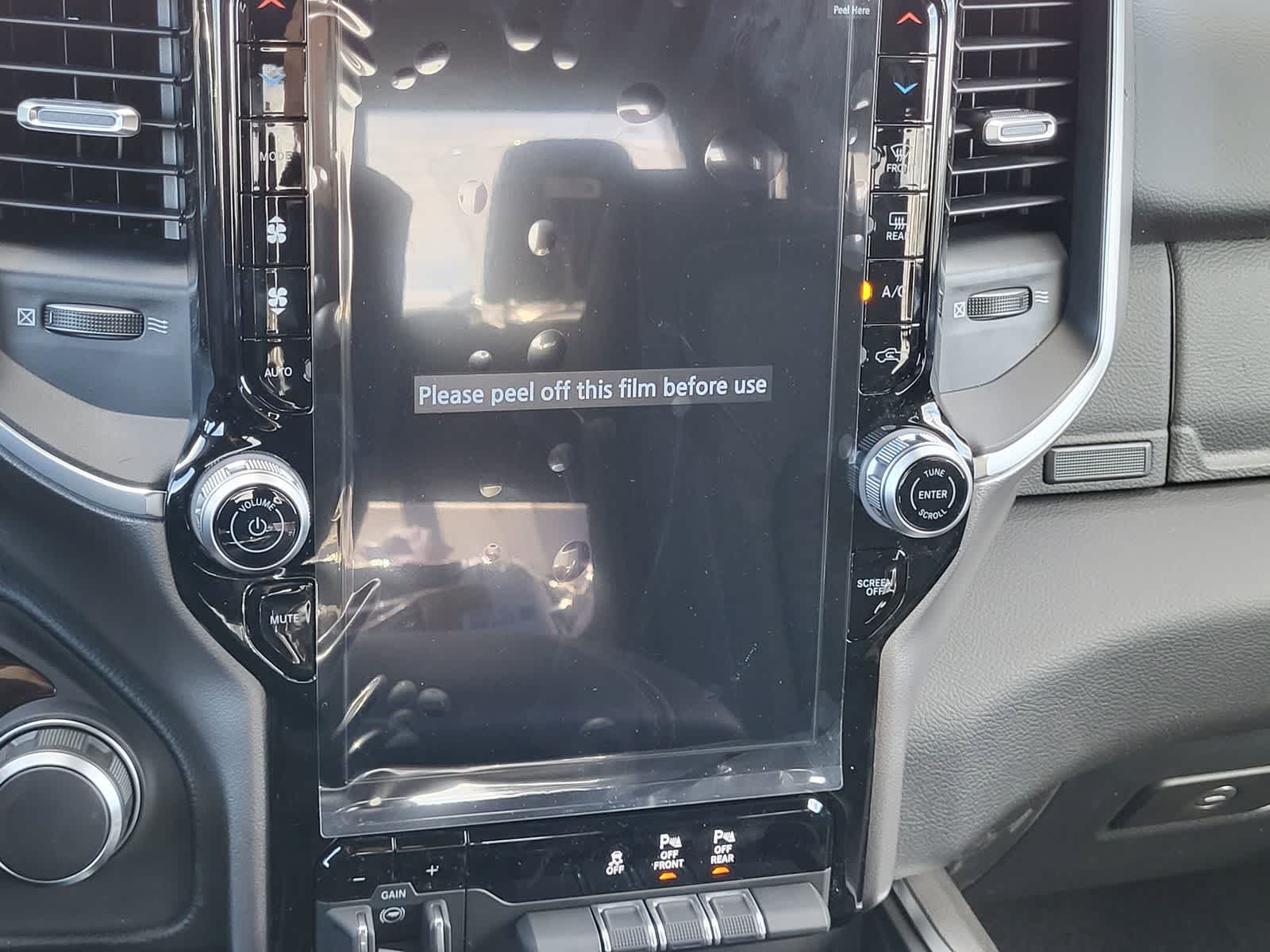 Thumbnail: 2026 RAM 1500 - 17