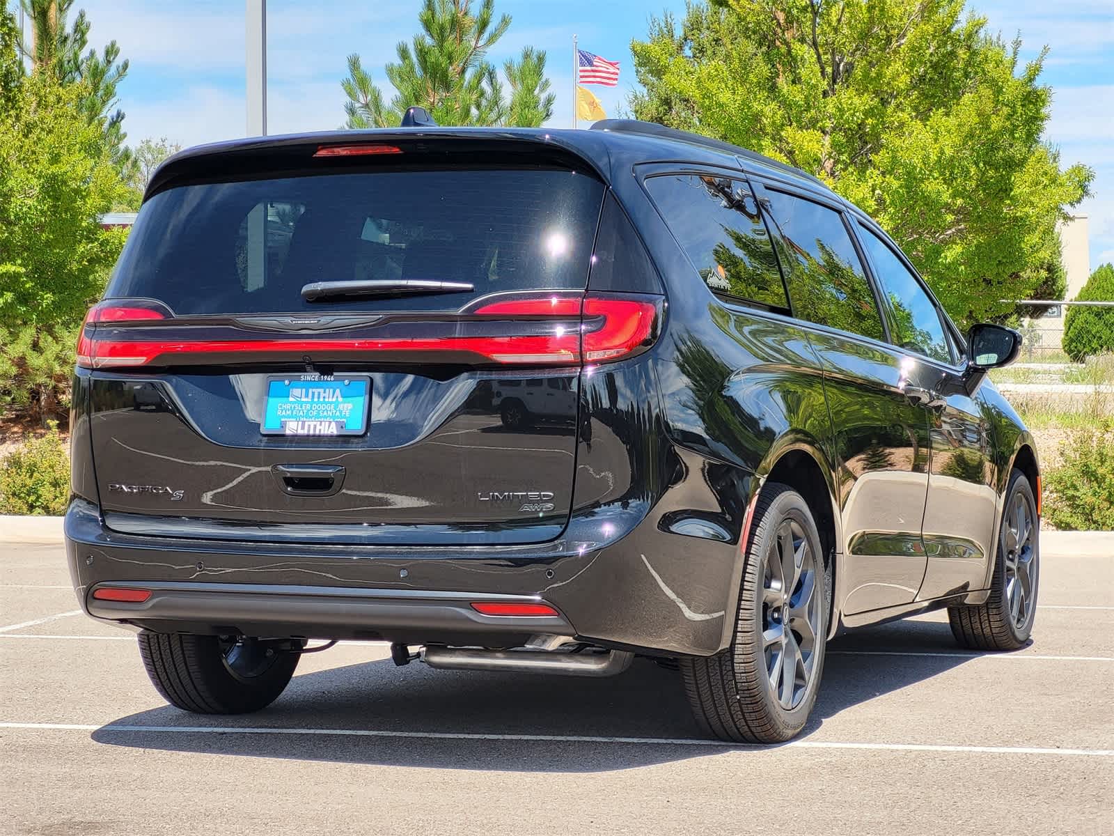 Thumbnail: 2026 Chrysler Pacifica - 4