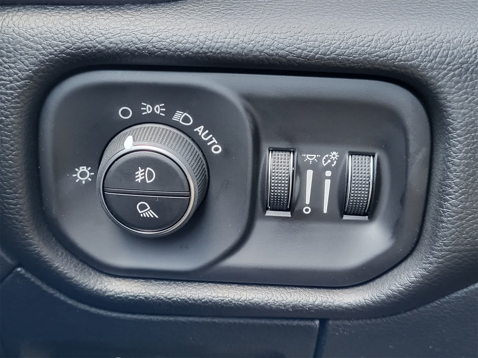 Thumbnail: 2026 RAM 1500 - 15