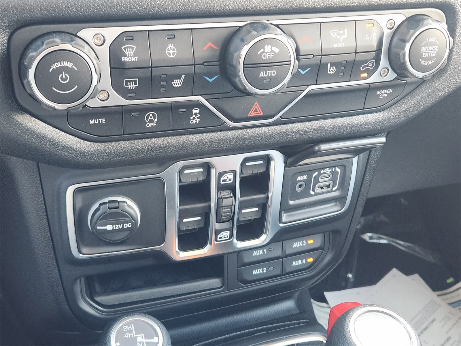 Thumbnail: 2025 Jeep Wrangler - 16