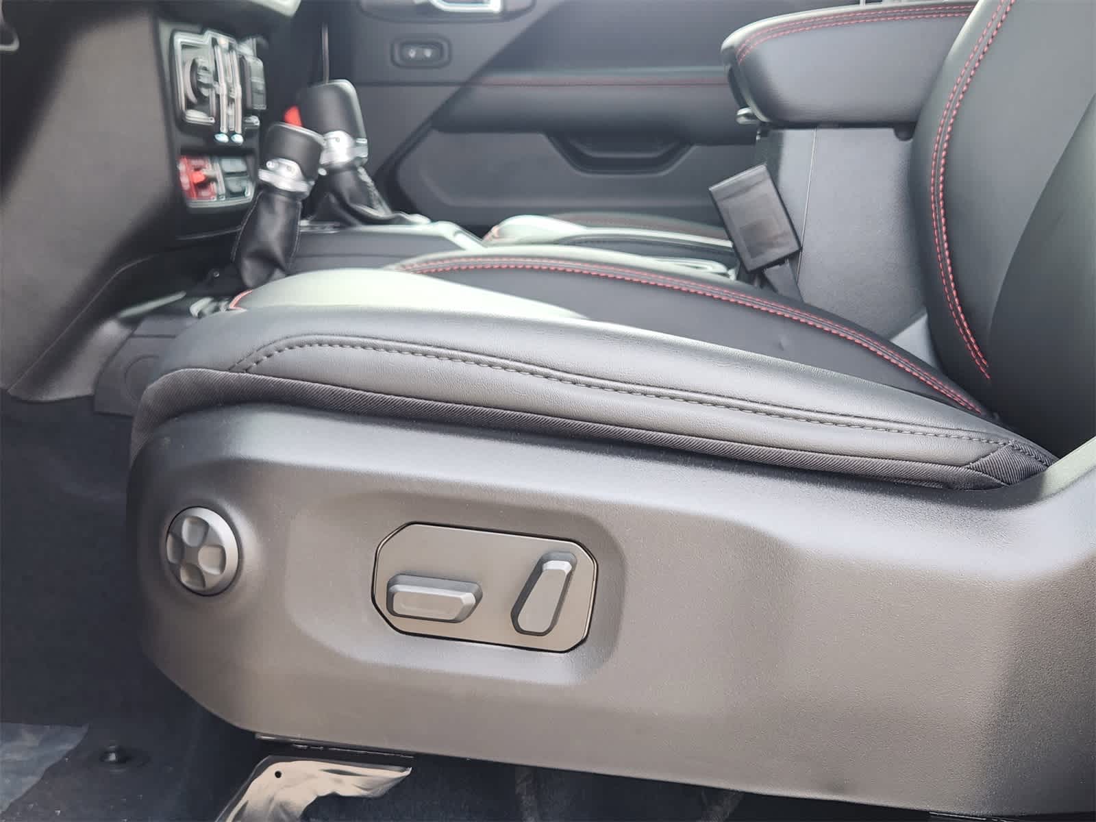 Thumbnail: 2025 Jeep Wrangler - 20