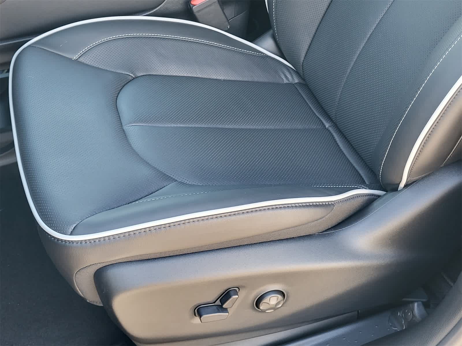 Thumbnail: 2026 Chrysler Pacifica - 18