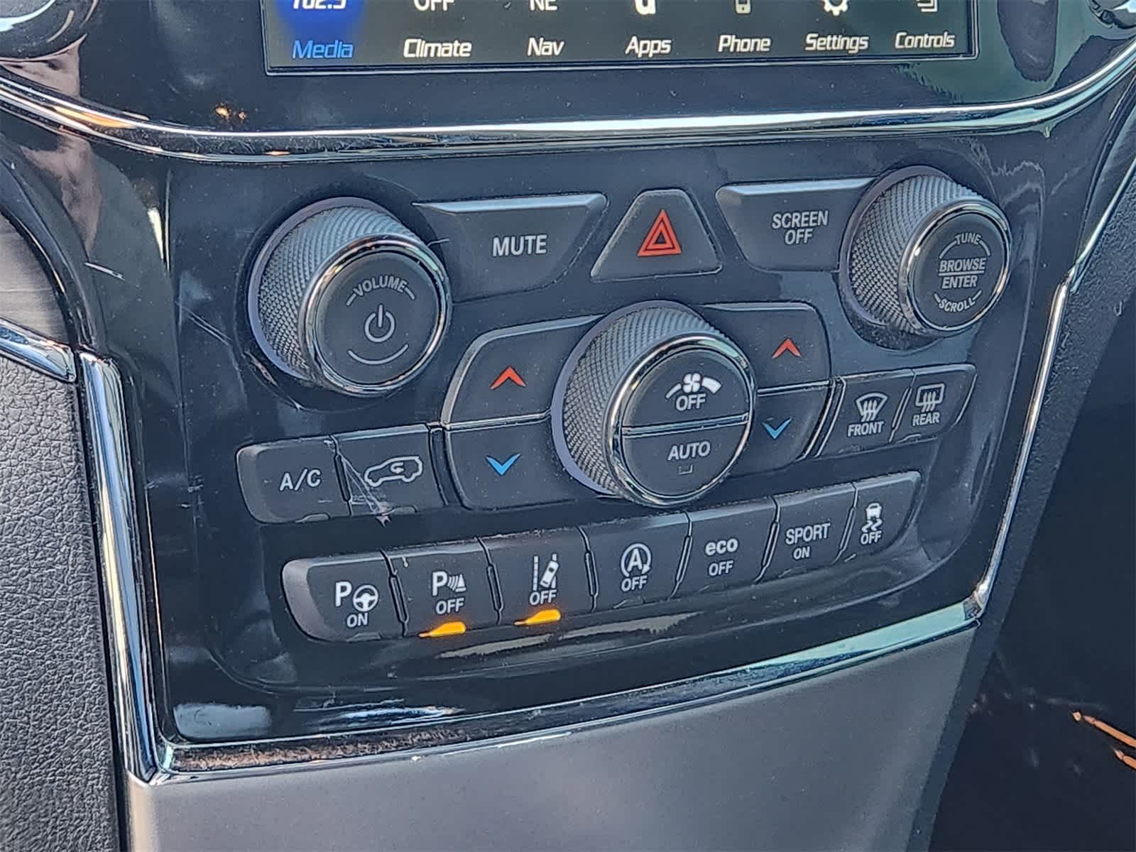 Thumbnail: 2021 Jeep Grand Cherokee - 21