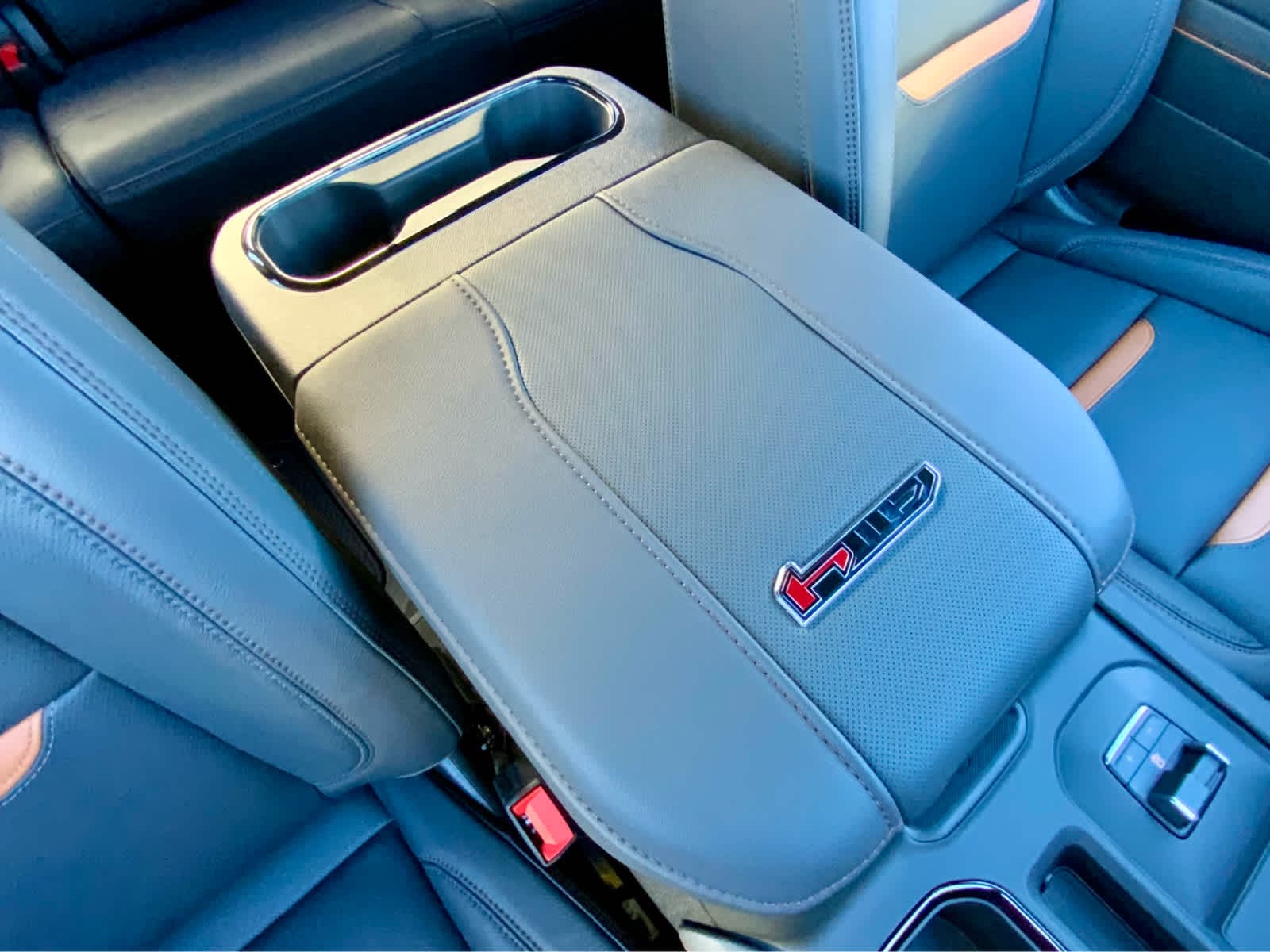 Thumbnail: 2026 GMC Sierra 2500 - 38