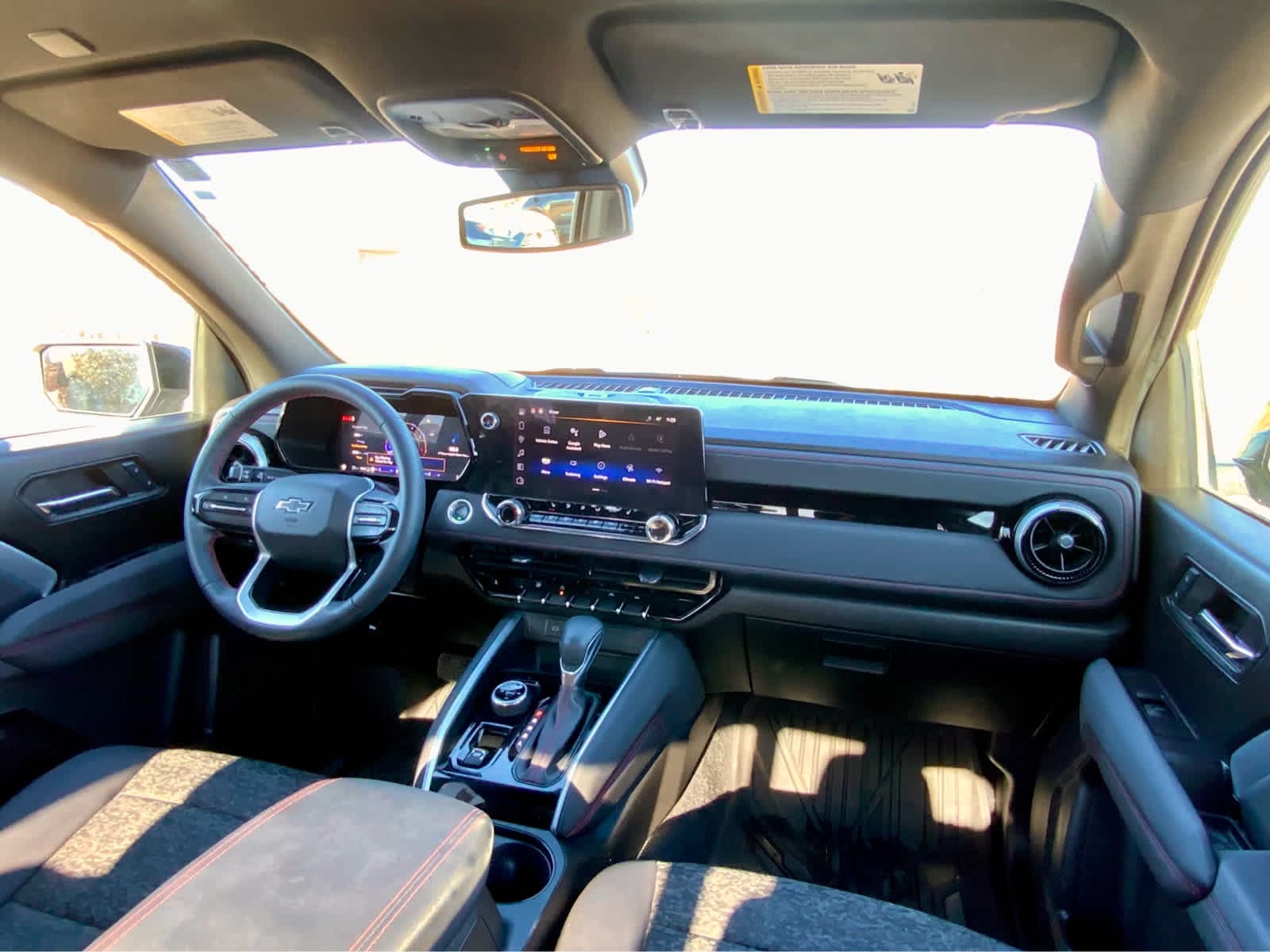 Thumbnail: 2024 Chevrolet Colorado - 37