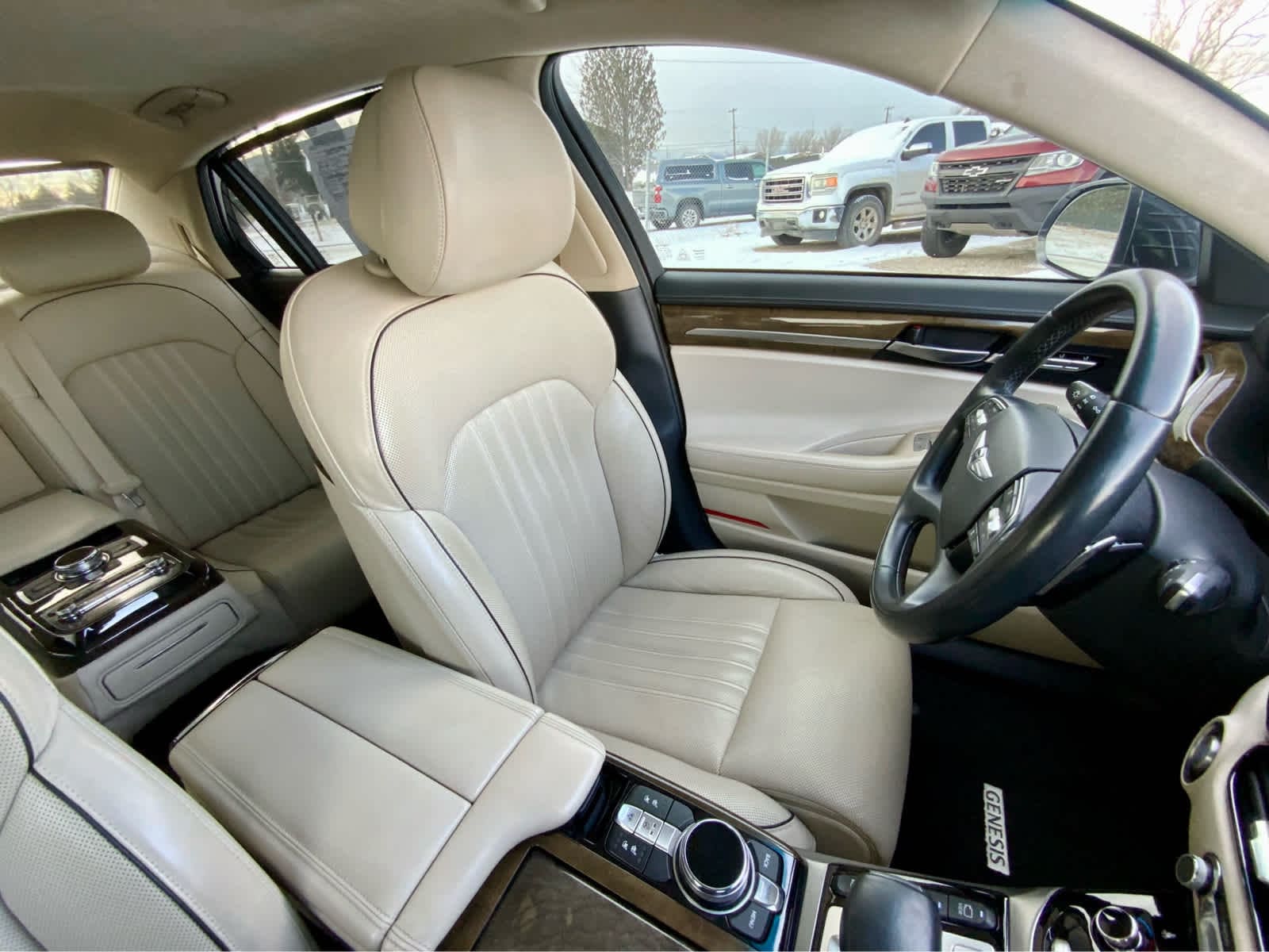 Thumbnail: 2017 Genesis G90 - 30