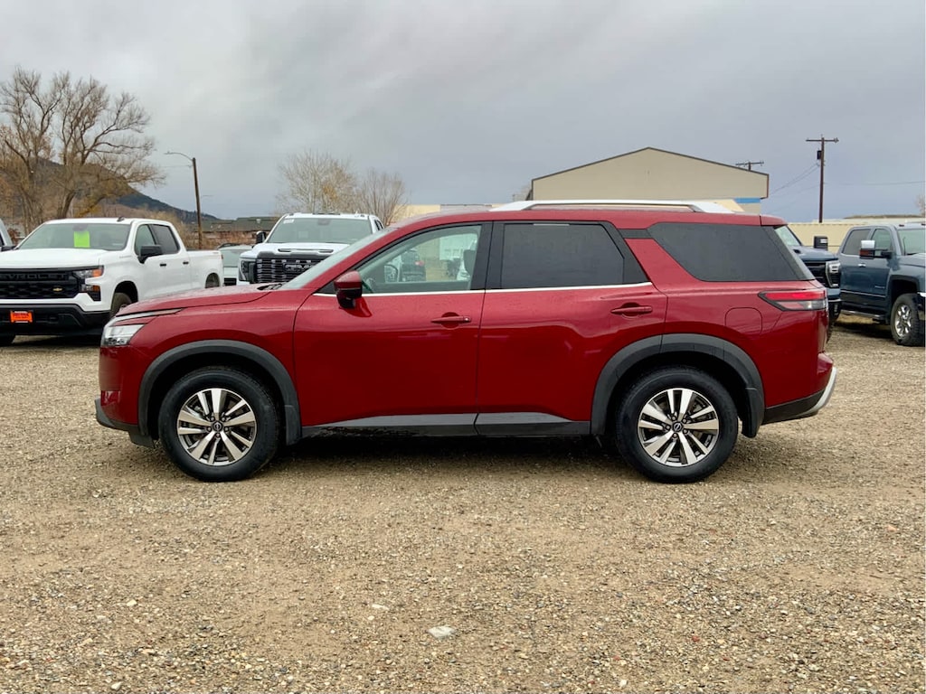 Used 2023 Nissan Pathfinder SL SUV