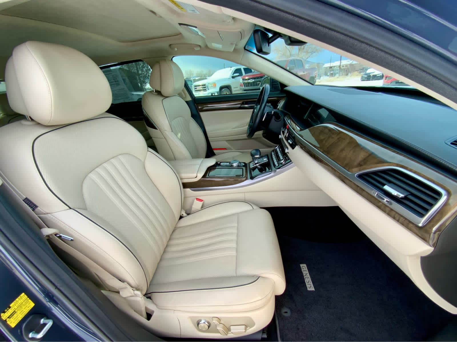 Thumbnail: 2017 Genesis G90 - 24