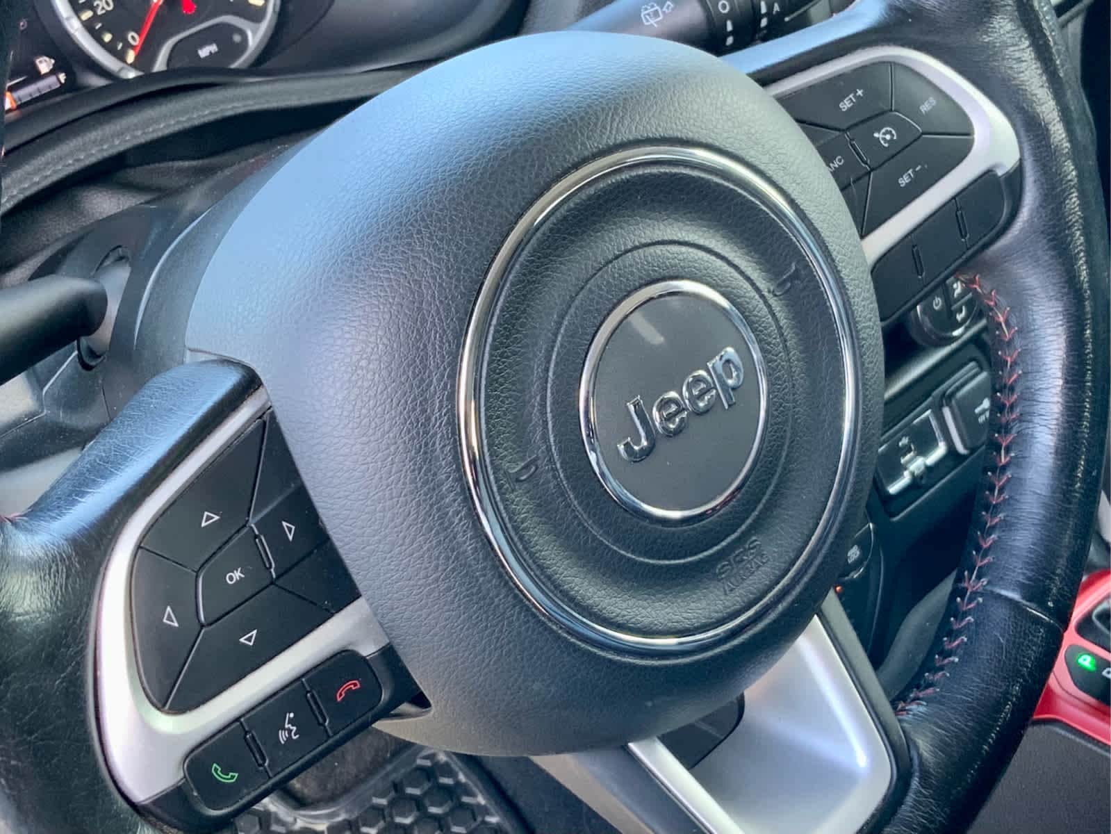 Thumbnail: 2017 Jeep Renegade - 32