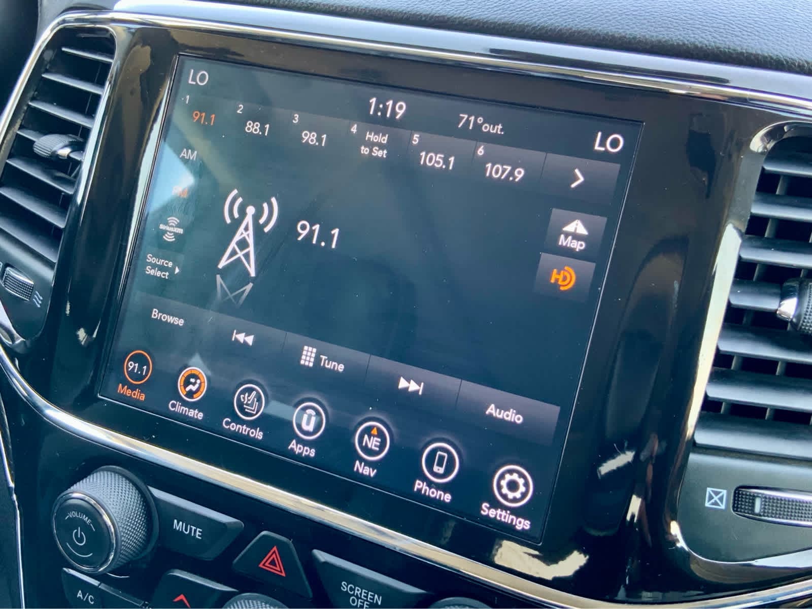 Thumbnail: 2021 Jeep Grand Cherokee - 45