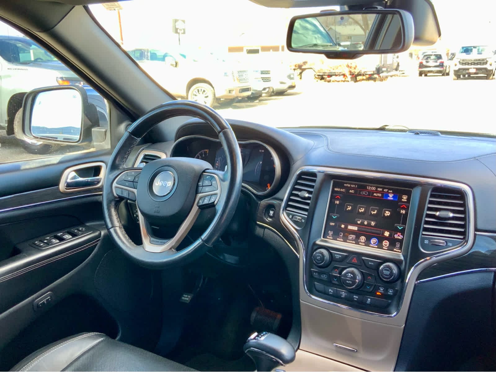 Thumbnail: 2015 Jeep Grand Cherokee - 36