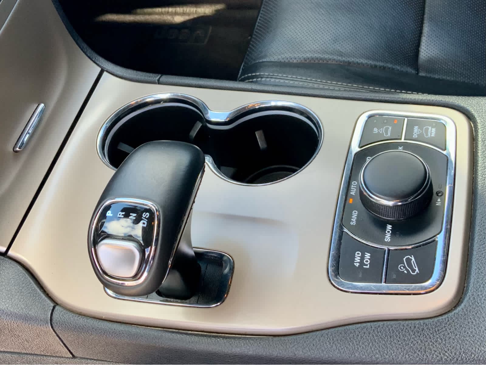 Thumbnail: 2015 Jeep Grand Cherokee - 39