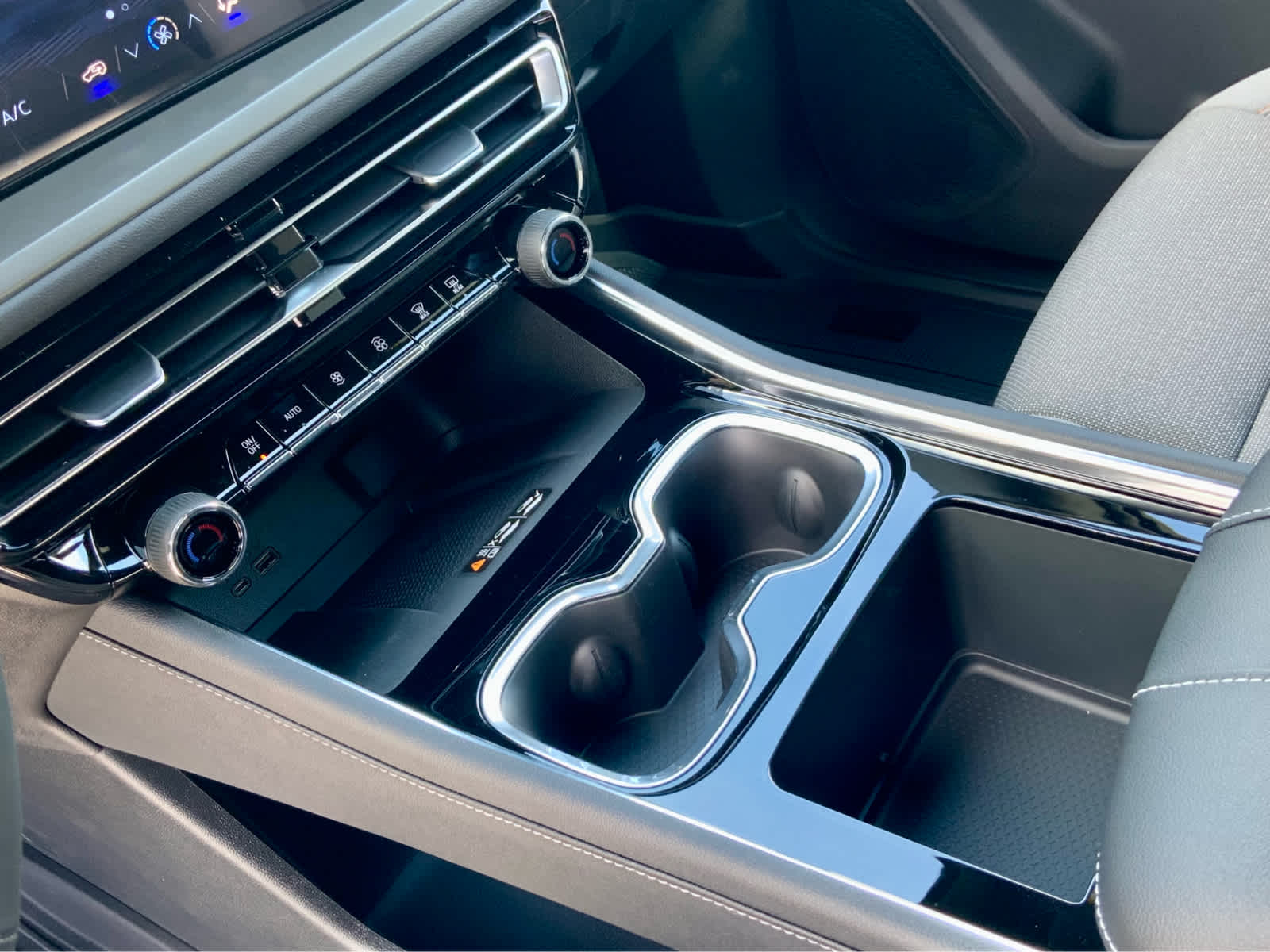 Thumbnail: 2026 Chevrolet Traverse - 46