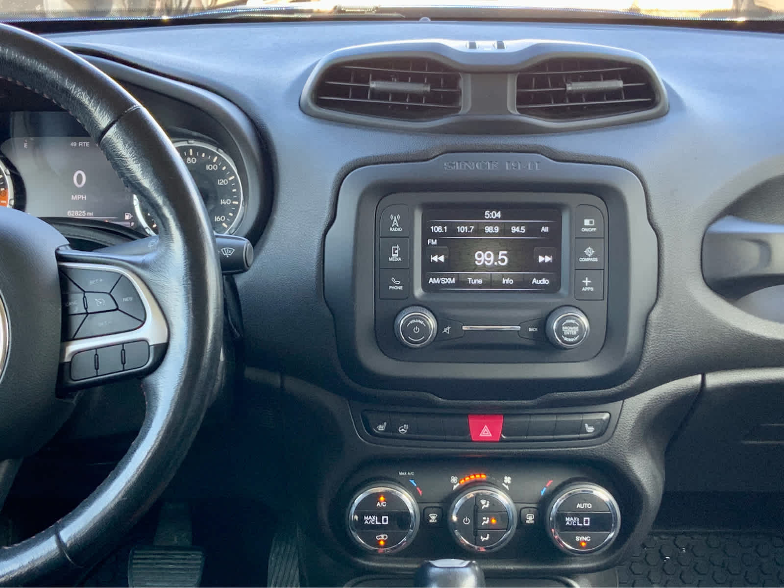 Thumbnail: 2017 Jeep Renegade - 34