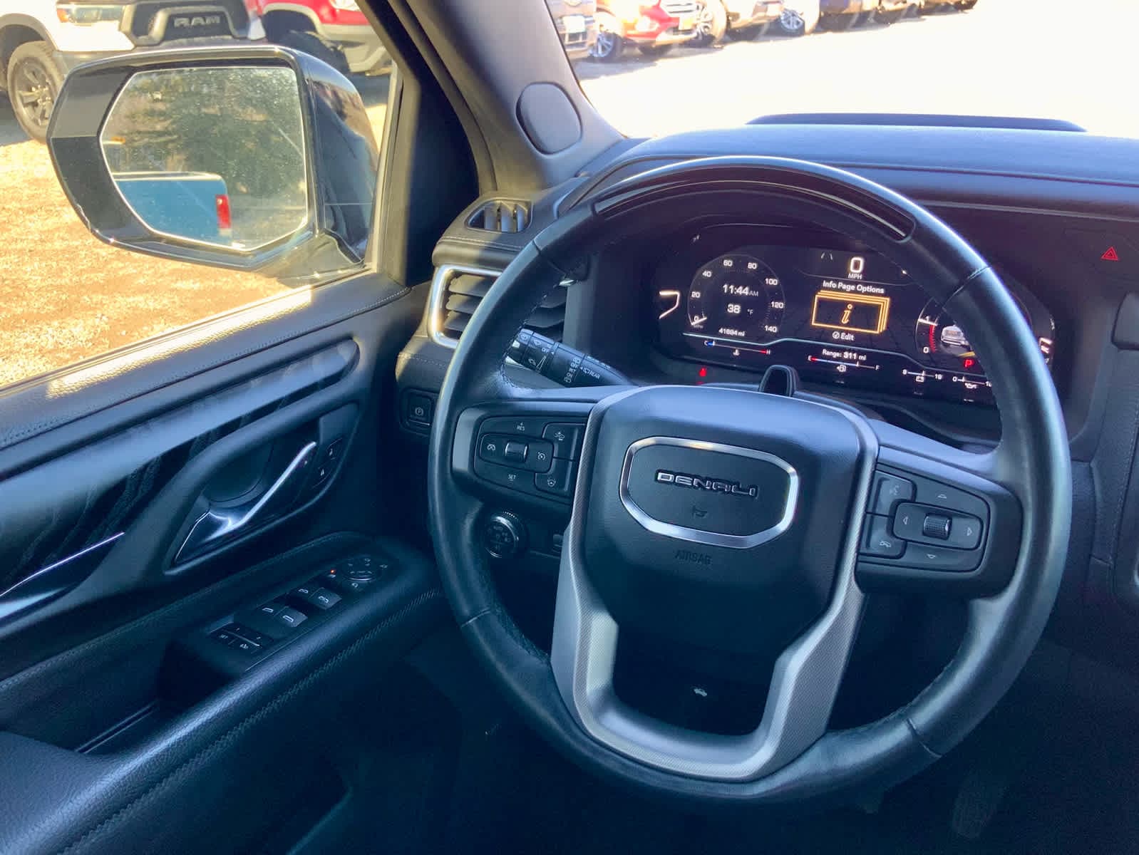 Thumbnail: 2023 GMC Yukon - 37