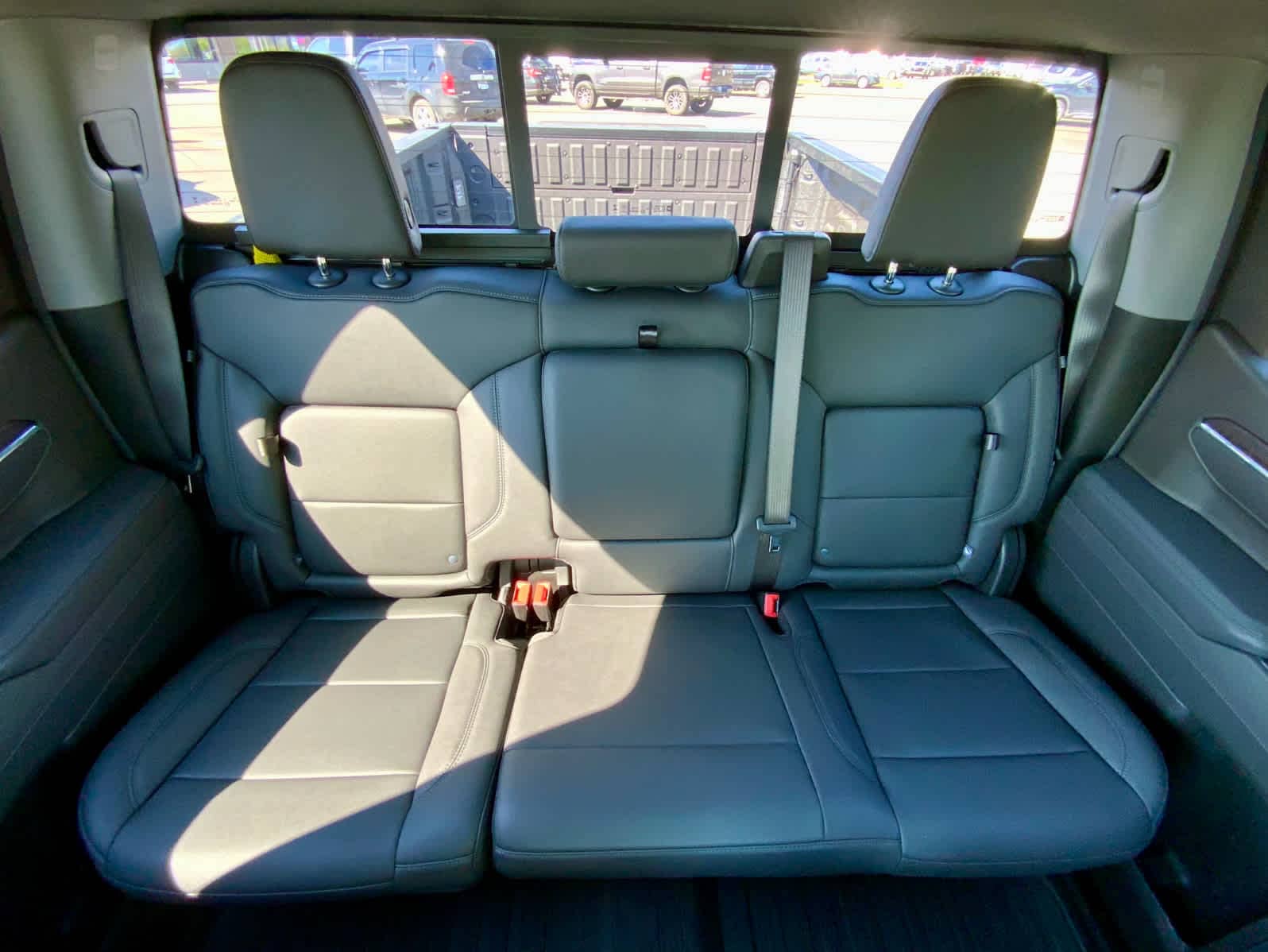 2025 GMC Sierra 1500 SLT 35