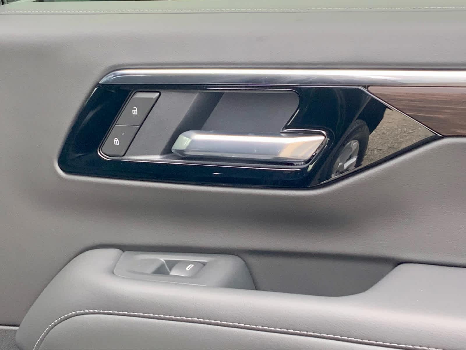 Thumbnail: 2026 Chevrolet Suburban - 49