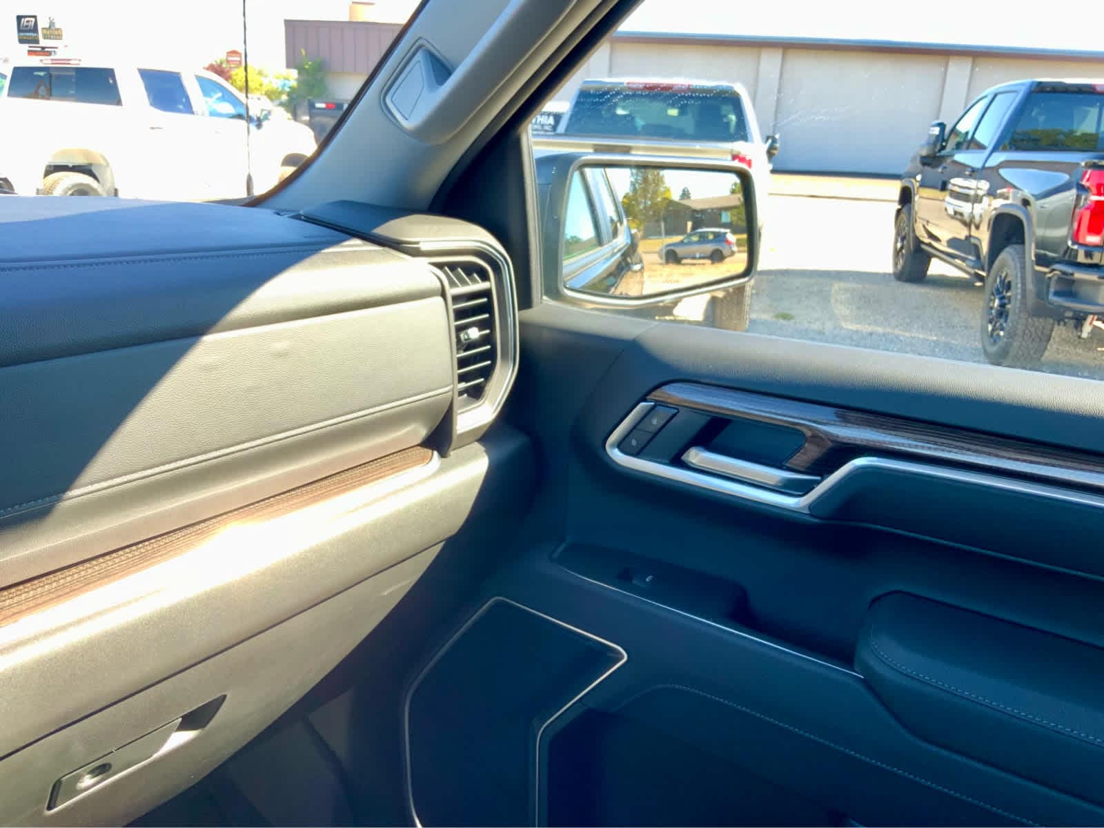 Thumbnail: 2026 Chevrolet Silverado 1500 - 41