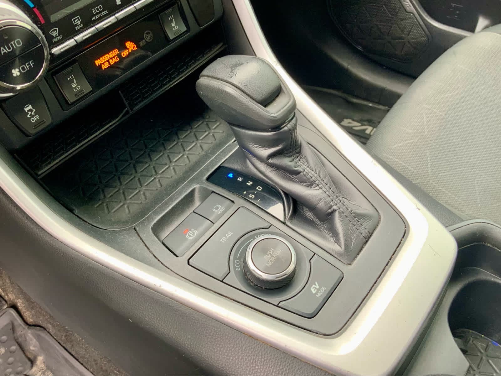 Thumbnail: 2020 Toyota RAV4 - 50