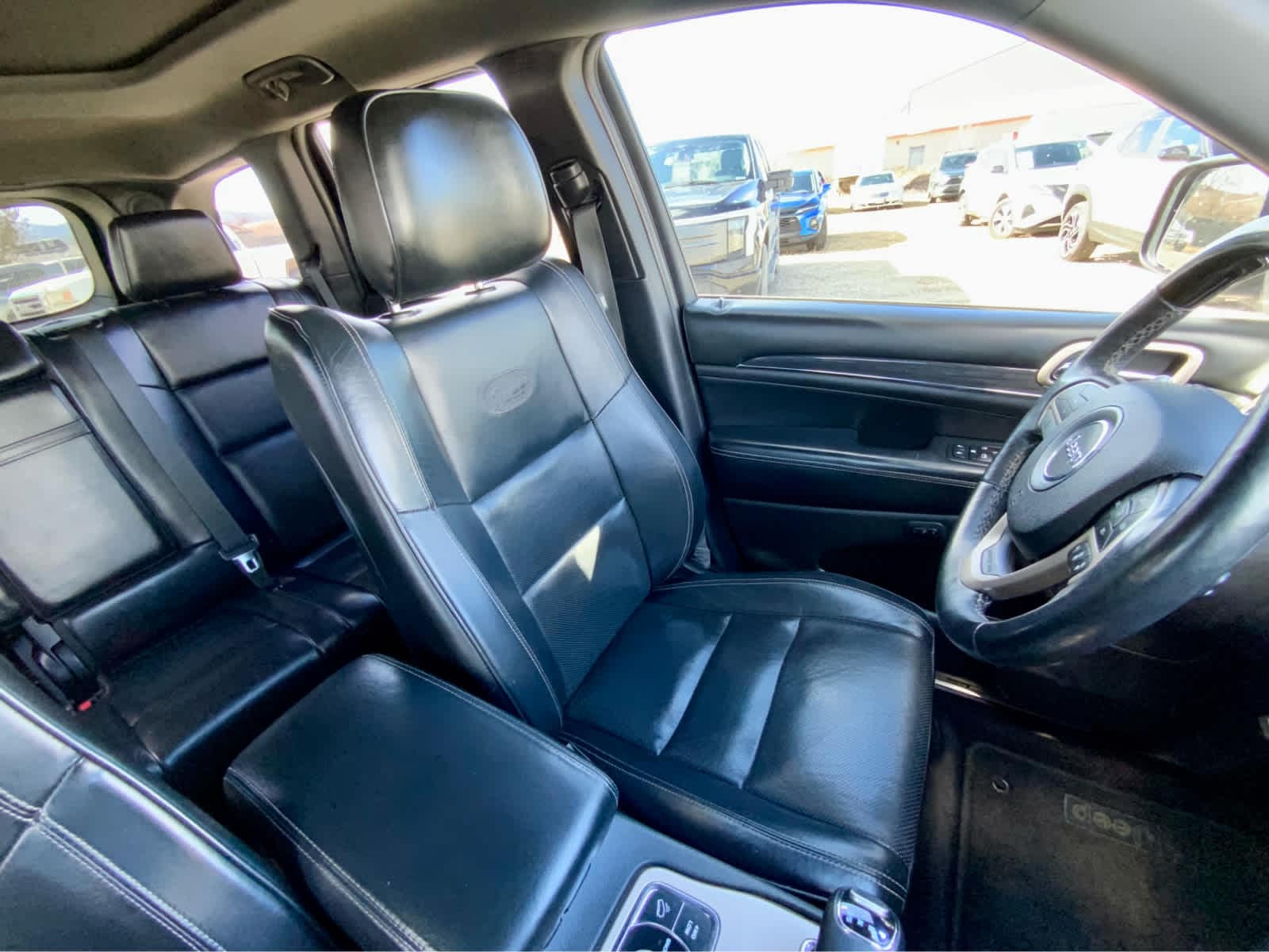 Thumbnail: 2015 Jeep Grand Cherokee - 29