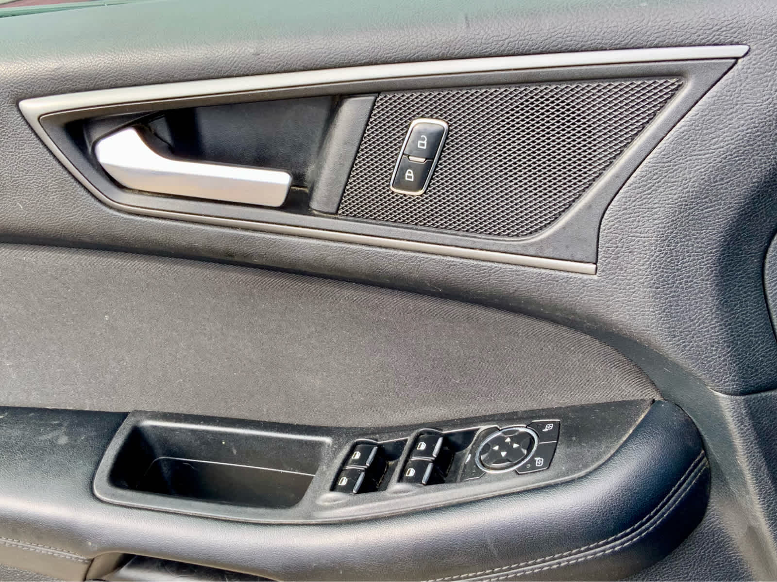 Thumbnail: 2015 Ford Edge - 41