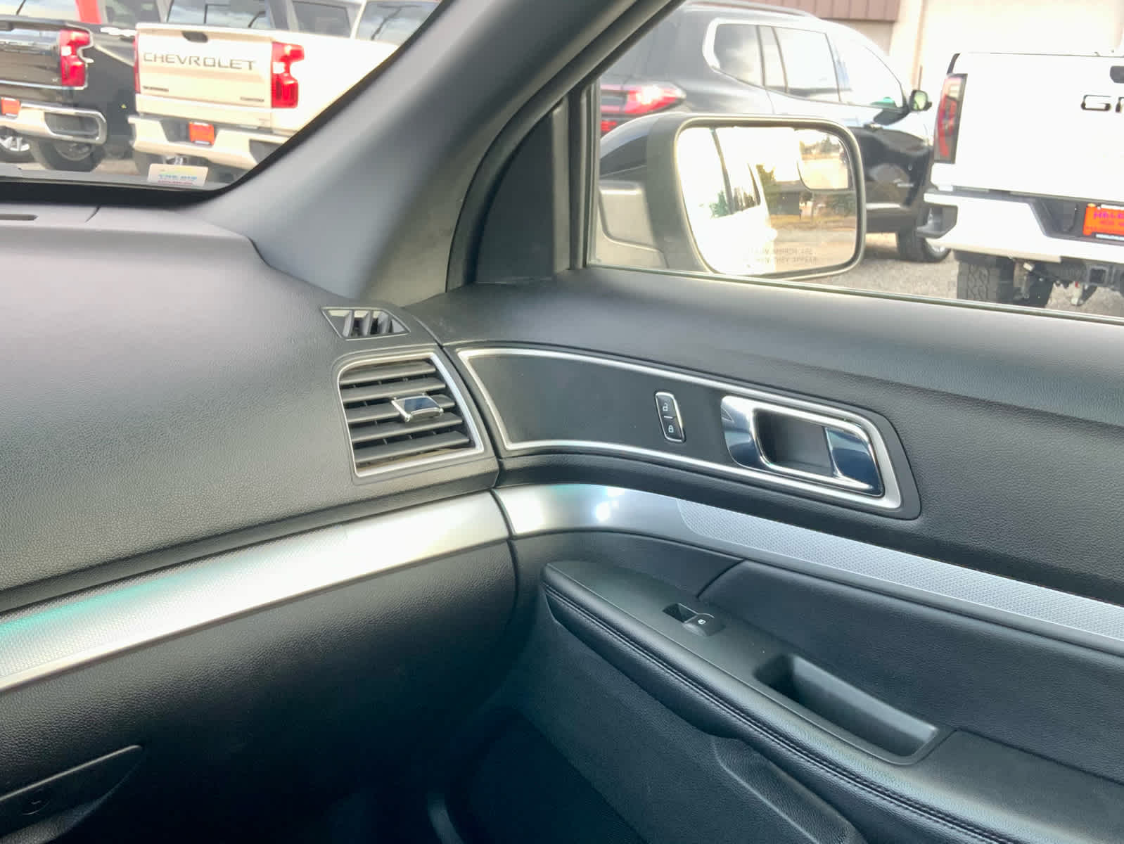 Thumbnail: 2017 Ford Explorer - 38