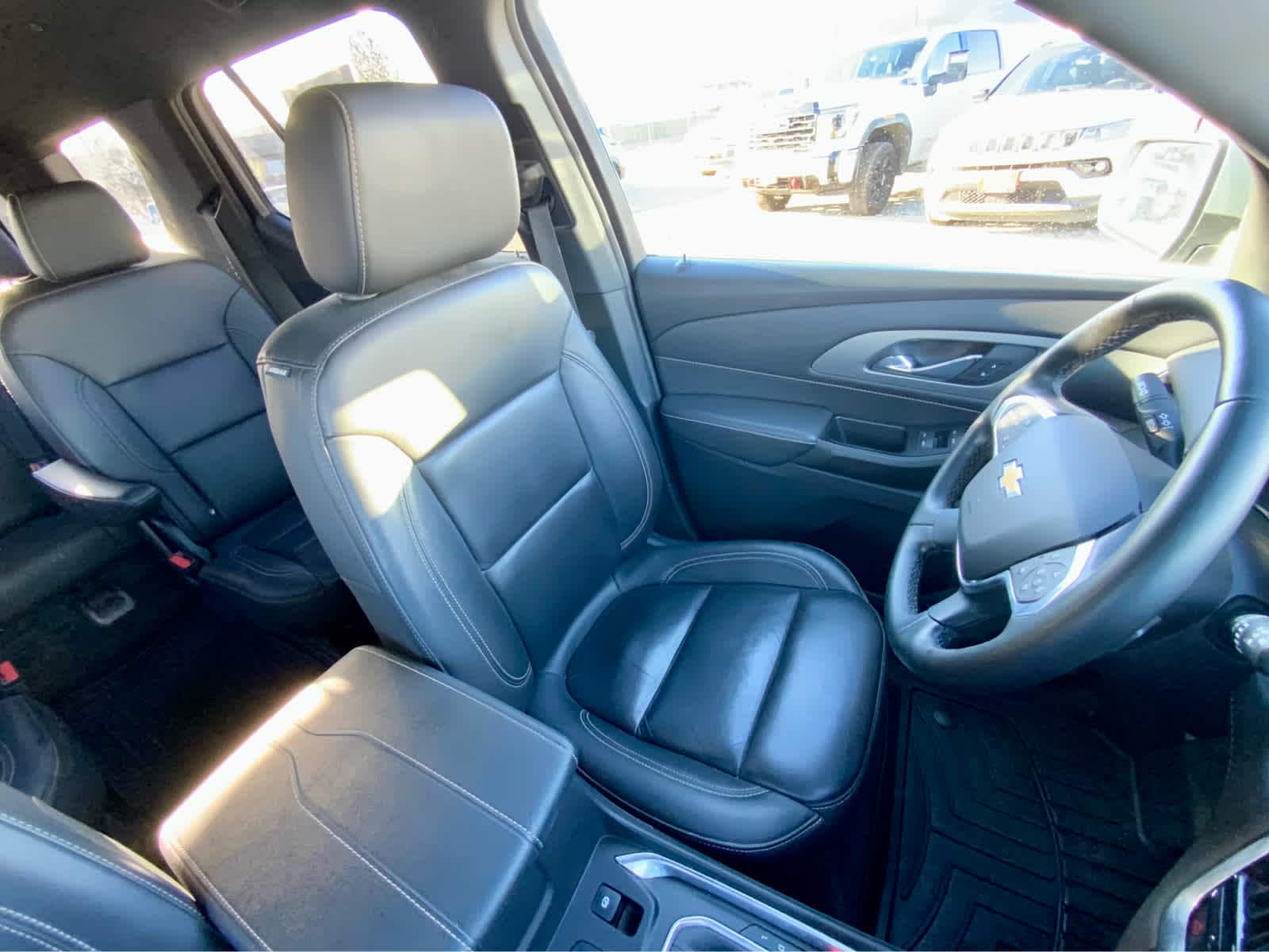 Thumbnail: 2023 Chevrolet Traverse - 31