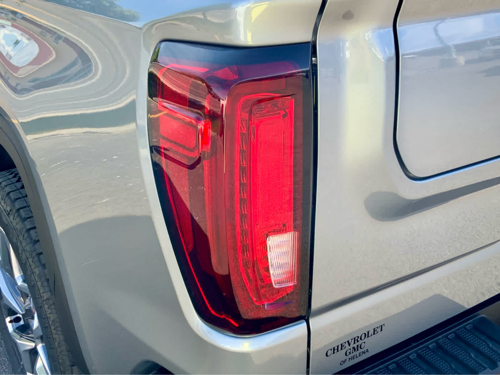 2025 GMC Sierra 1500 SLT 19