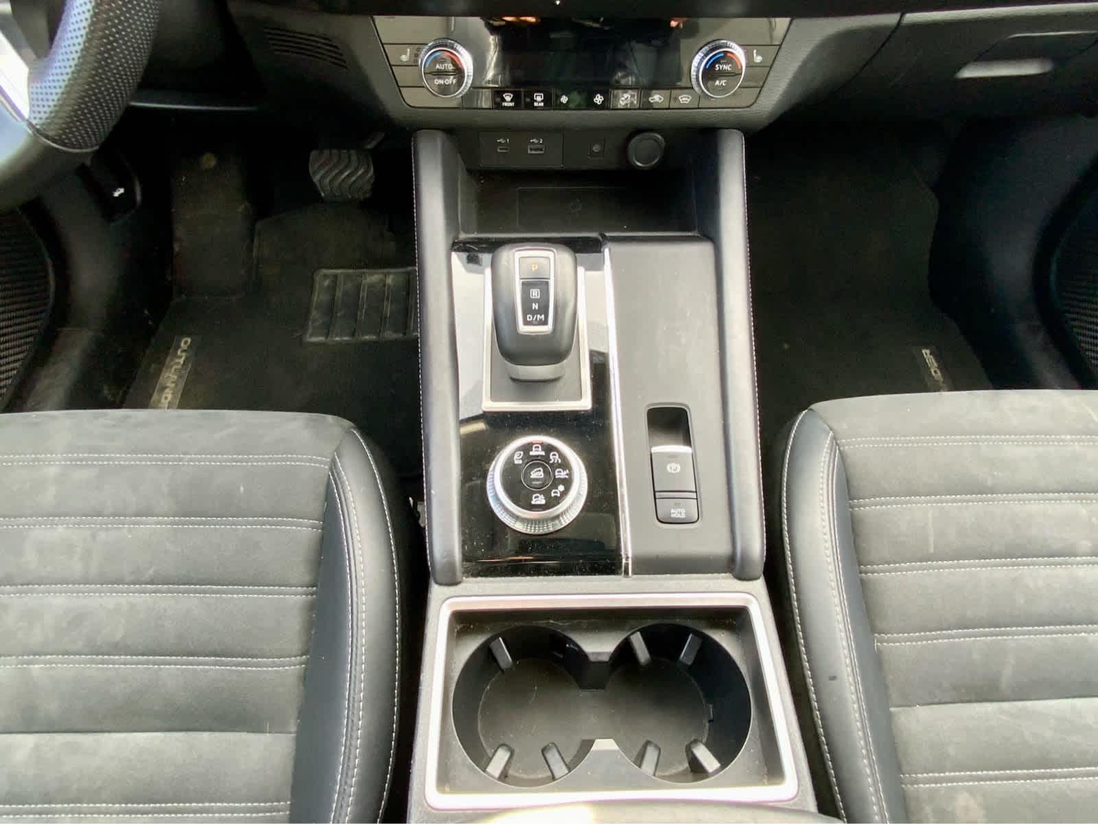 Thumbnail: 2024 Mitsubishi Outlander - 44