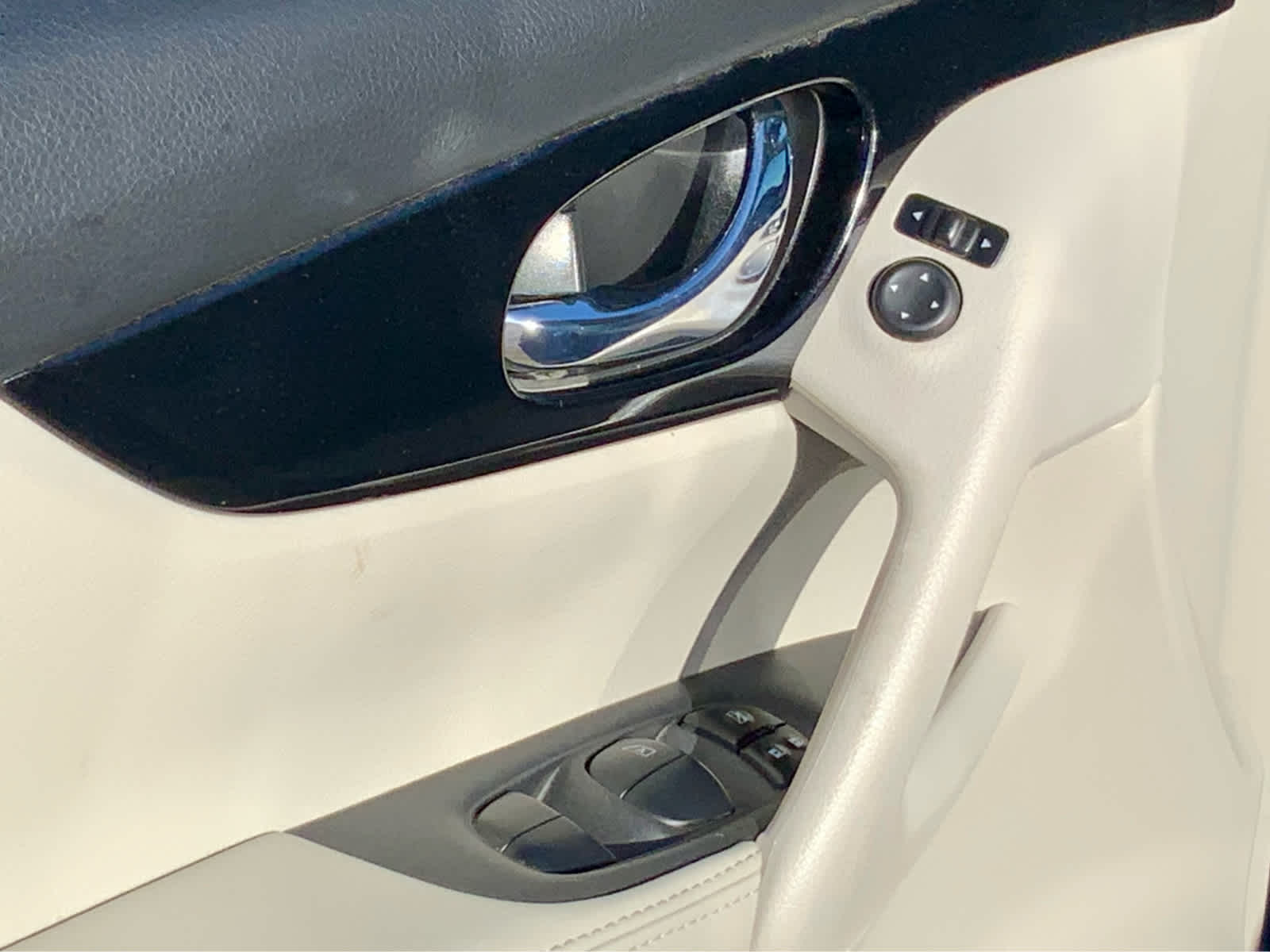 Thumbnail: 2022 Nissan Rogue Sport - 51