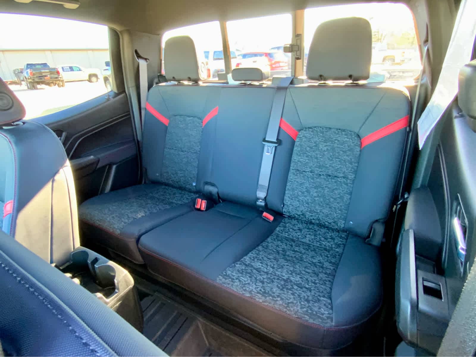 Thumbnail: 2024 Chevrolet Colorado - 31