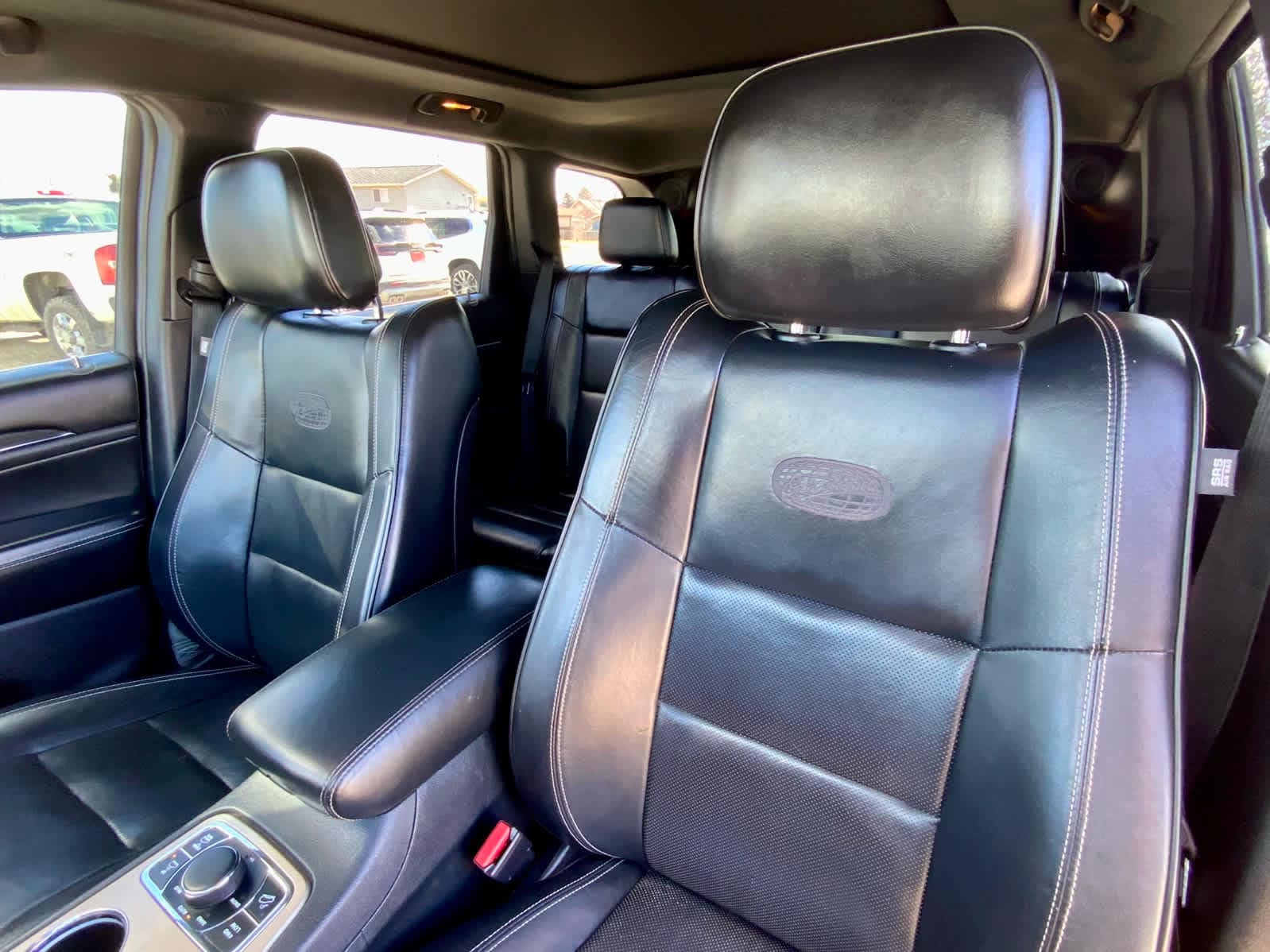 Thumbnail: 2015 Jeep Grand Cherokee - 28