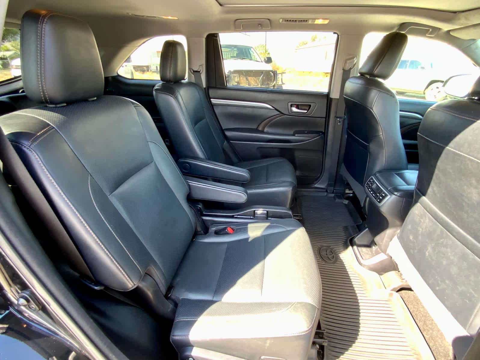 Thumbnail: 2018 Toyota Highlander - 28