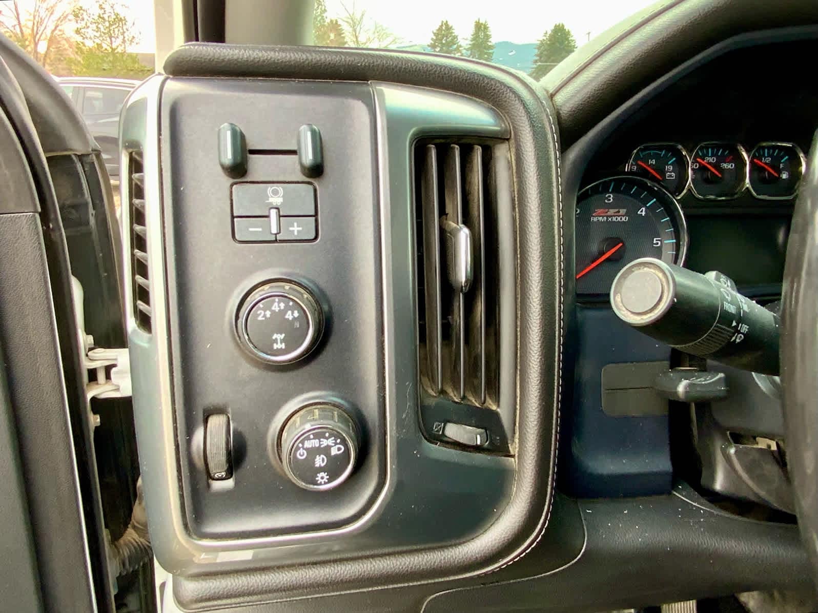 Thumbnail: 2015 Chevrolet Silverado 3500 - 46