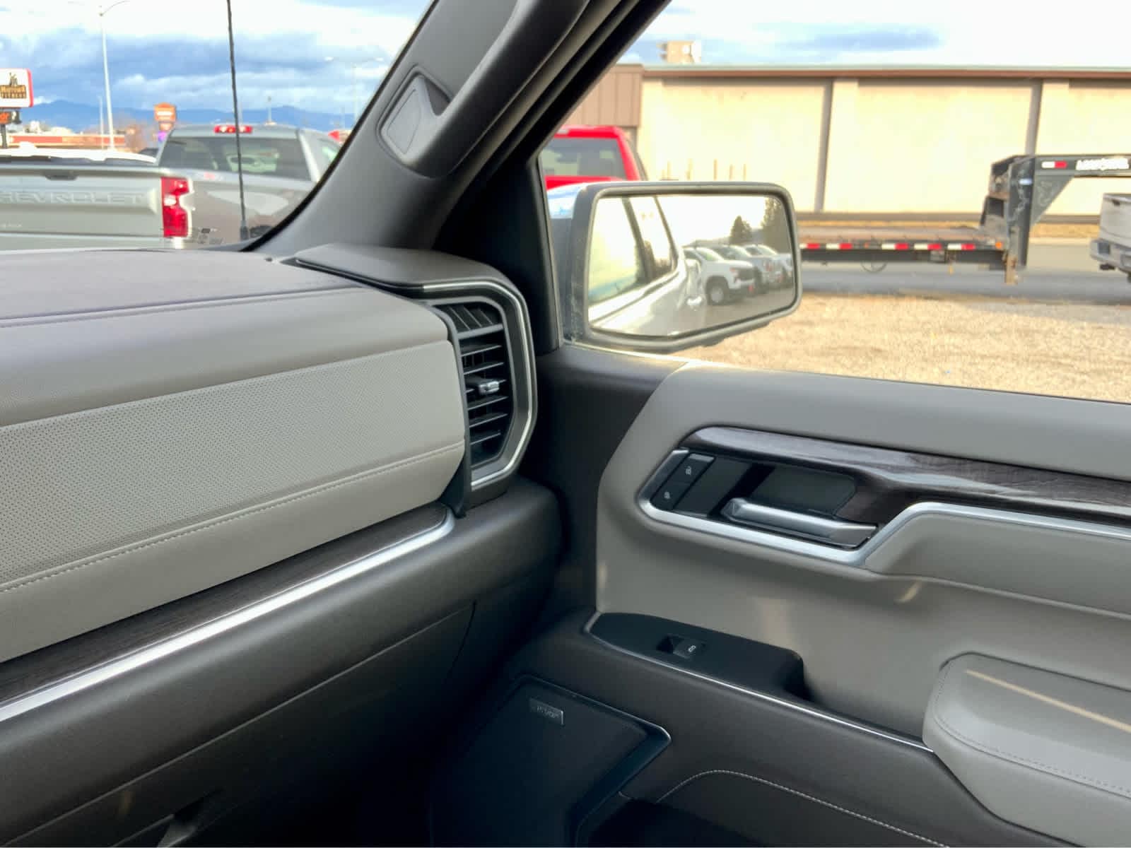 Thumbnail: 2022 Chevrolet Silverado 1500 - 44