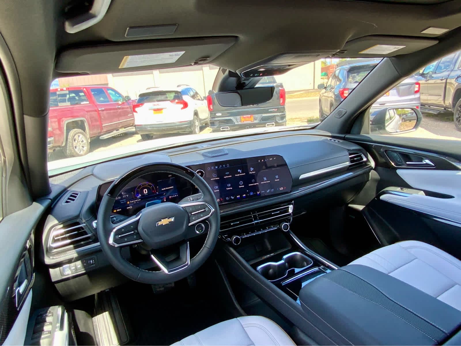 Thumbnail: 2026 Chevrolet Traverse - 32