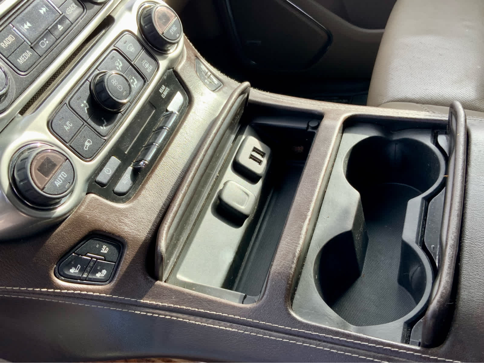 Thumbnail: 2015 Chevrolet Tahoe - 37