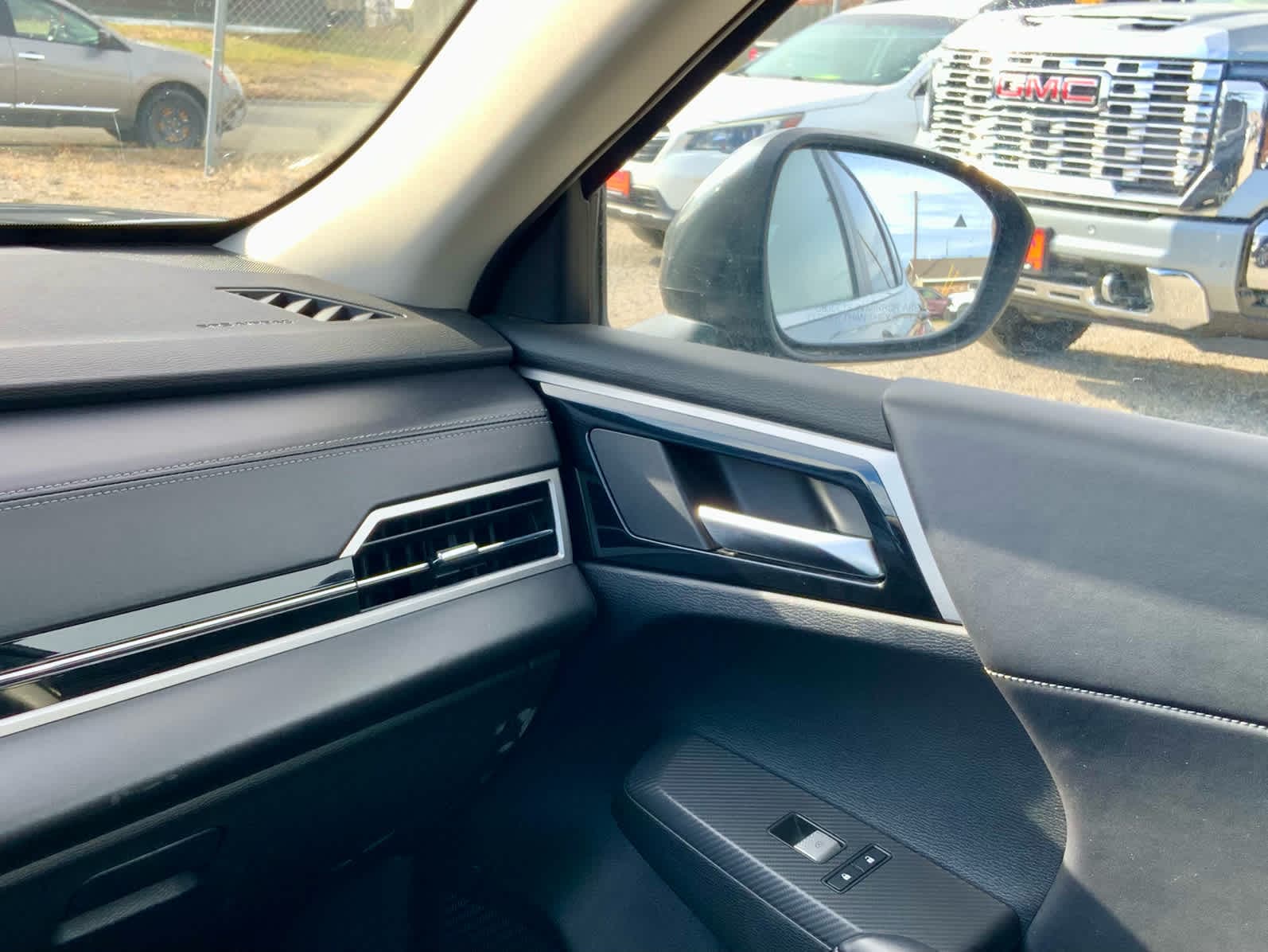 Thumbnail: 2024 Mitsubishi Outlander - 35