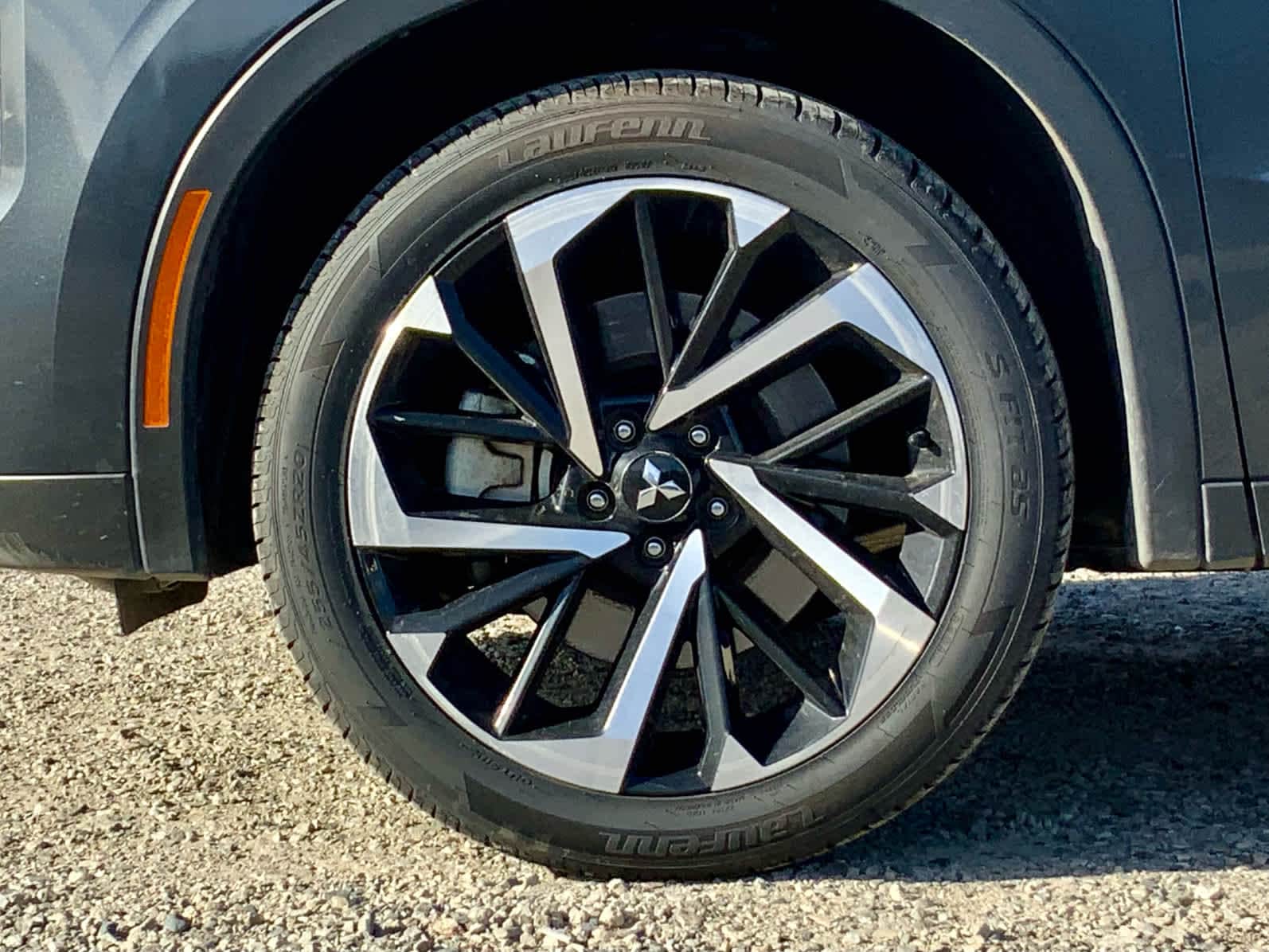 Thumbnail: 2024 Mitsubishi Outlander - 17