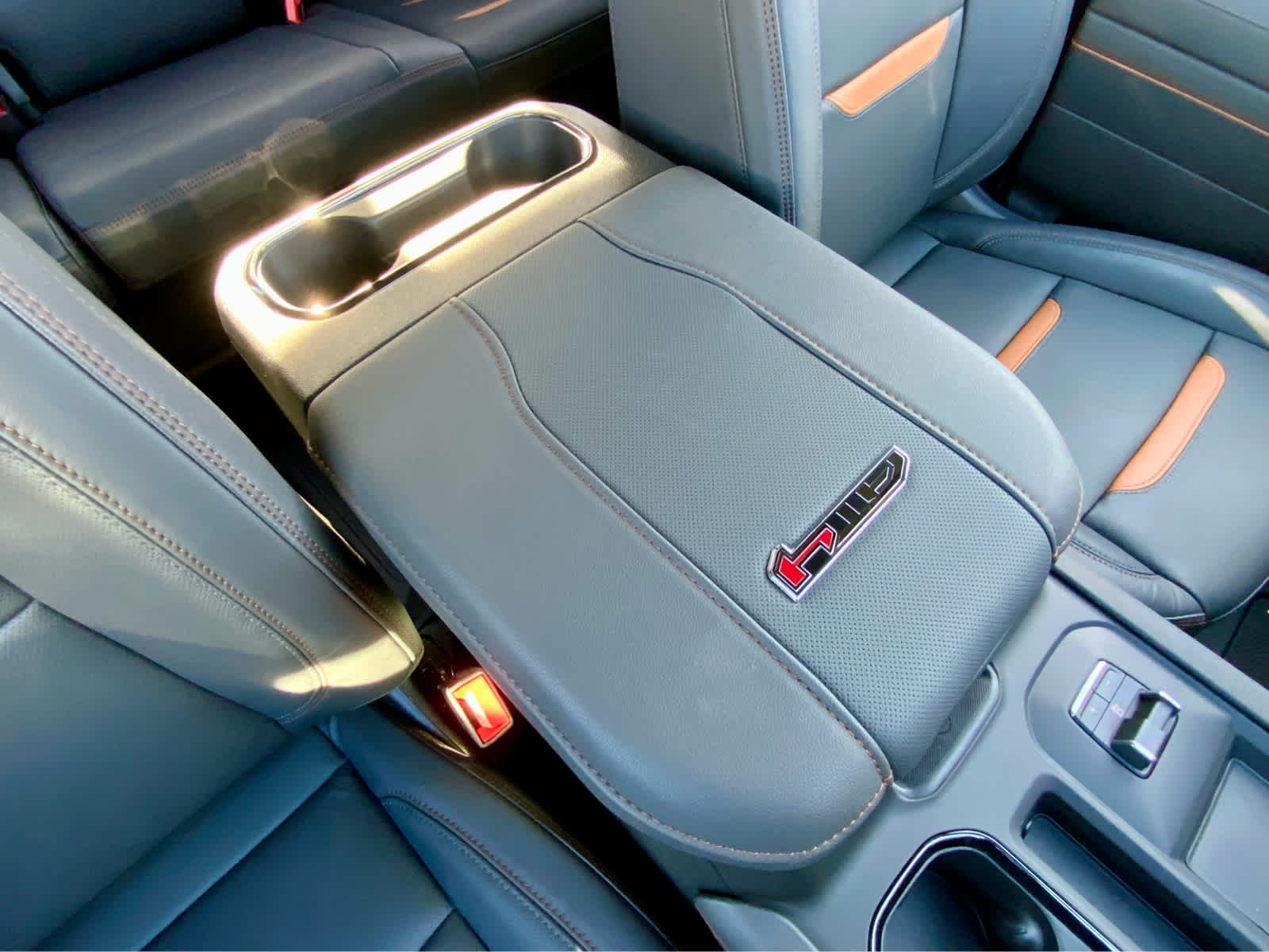 Thumbnail: 2026 GMC Sierra 2500 - 38