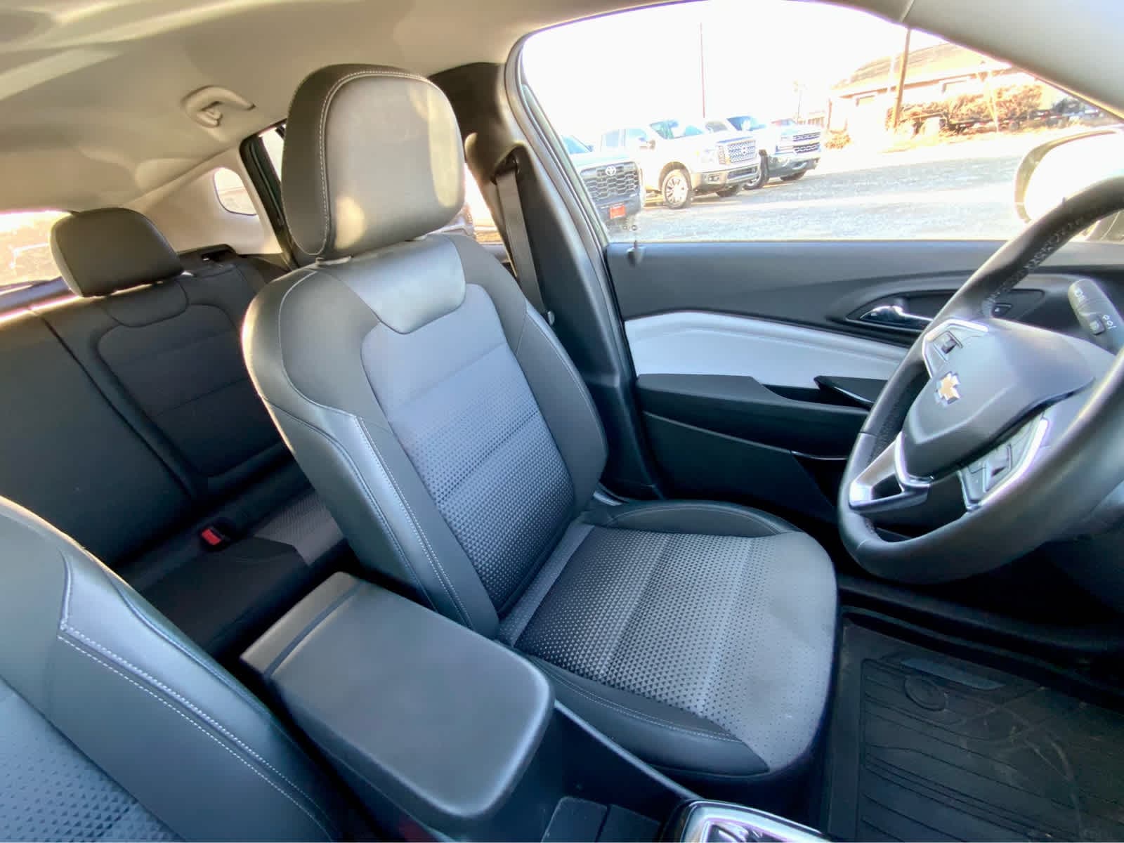 Thumbnail: 2025 Chevrolet Trax - 23