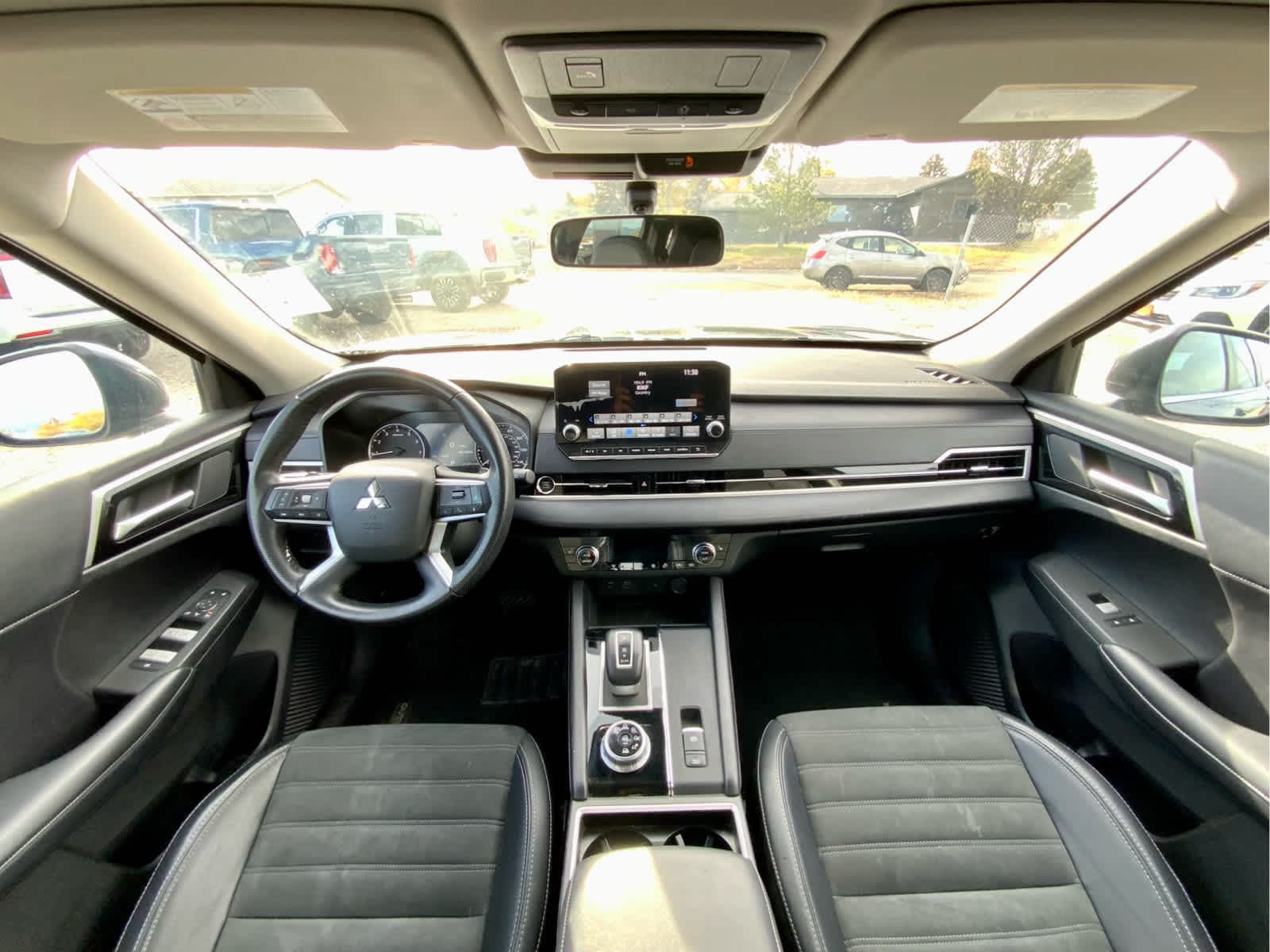 Thumbnail: 2024 Mitsubishi Outlander - 30