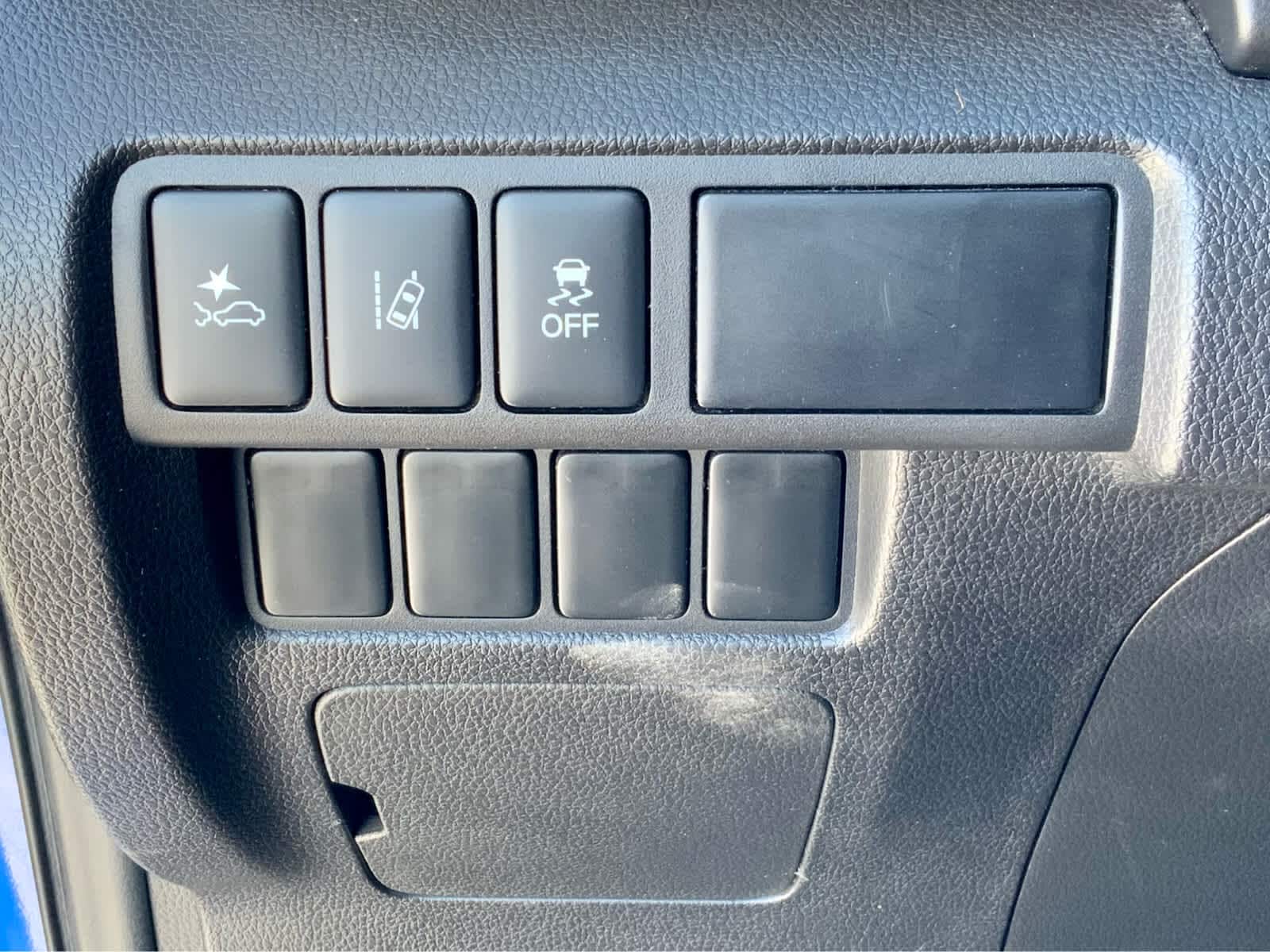 Thumbnail: 2022 Mitsubishi Eclipse Cross - 43