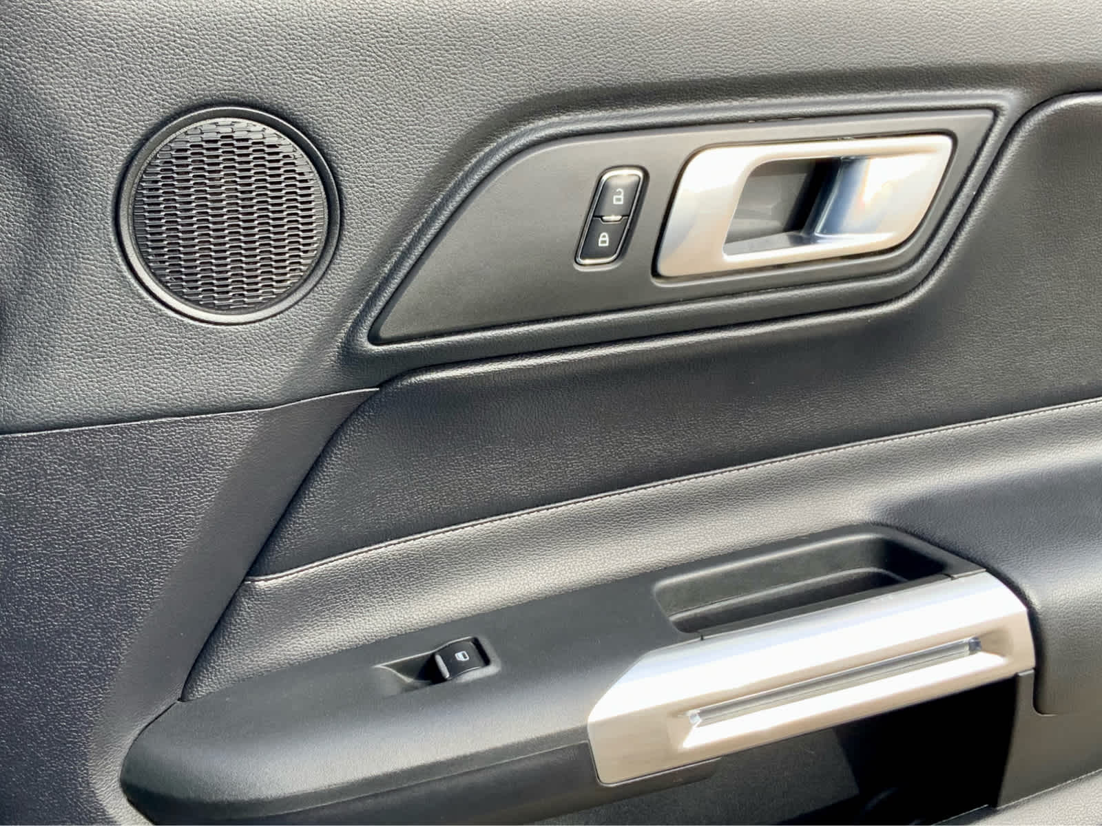 Thumbnail: 2018 Ford Mustang - 47